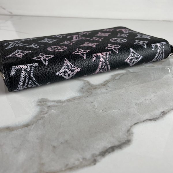 LOUIS VUITTON Zippy Wallet – Image 8