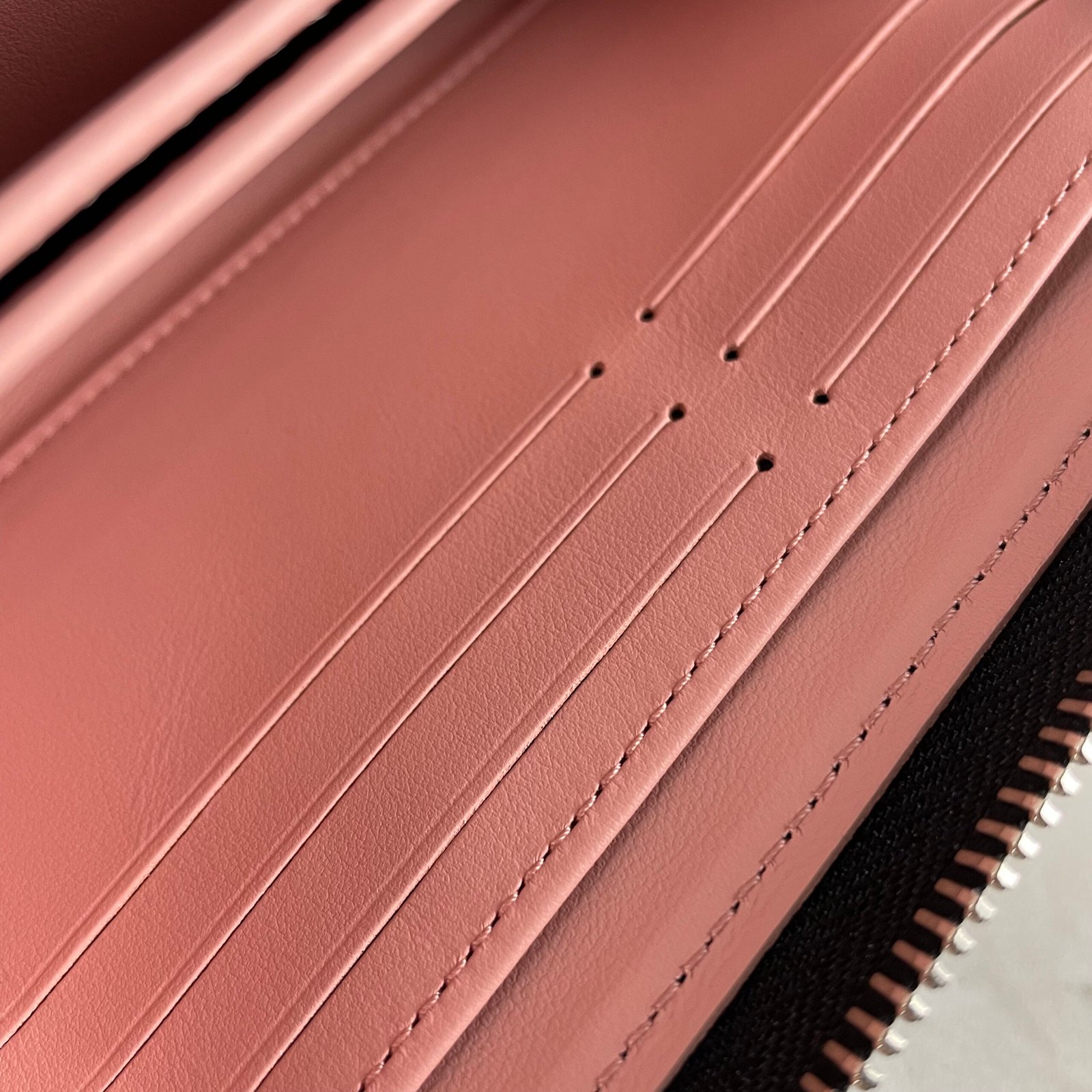 LOUIS VUITTON Zippy Wallet – Image 12