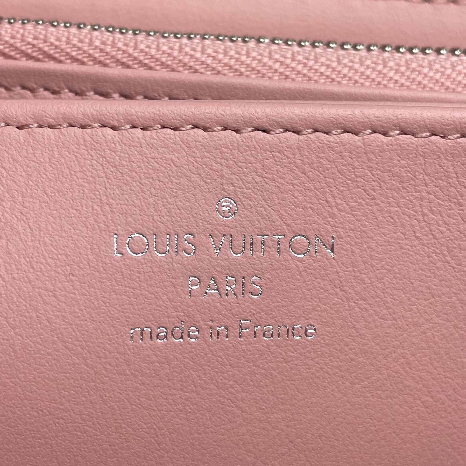 LOUIS VUITTON Zippy Wallet – Image 13