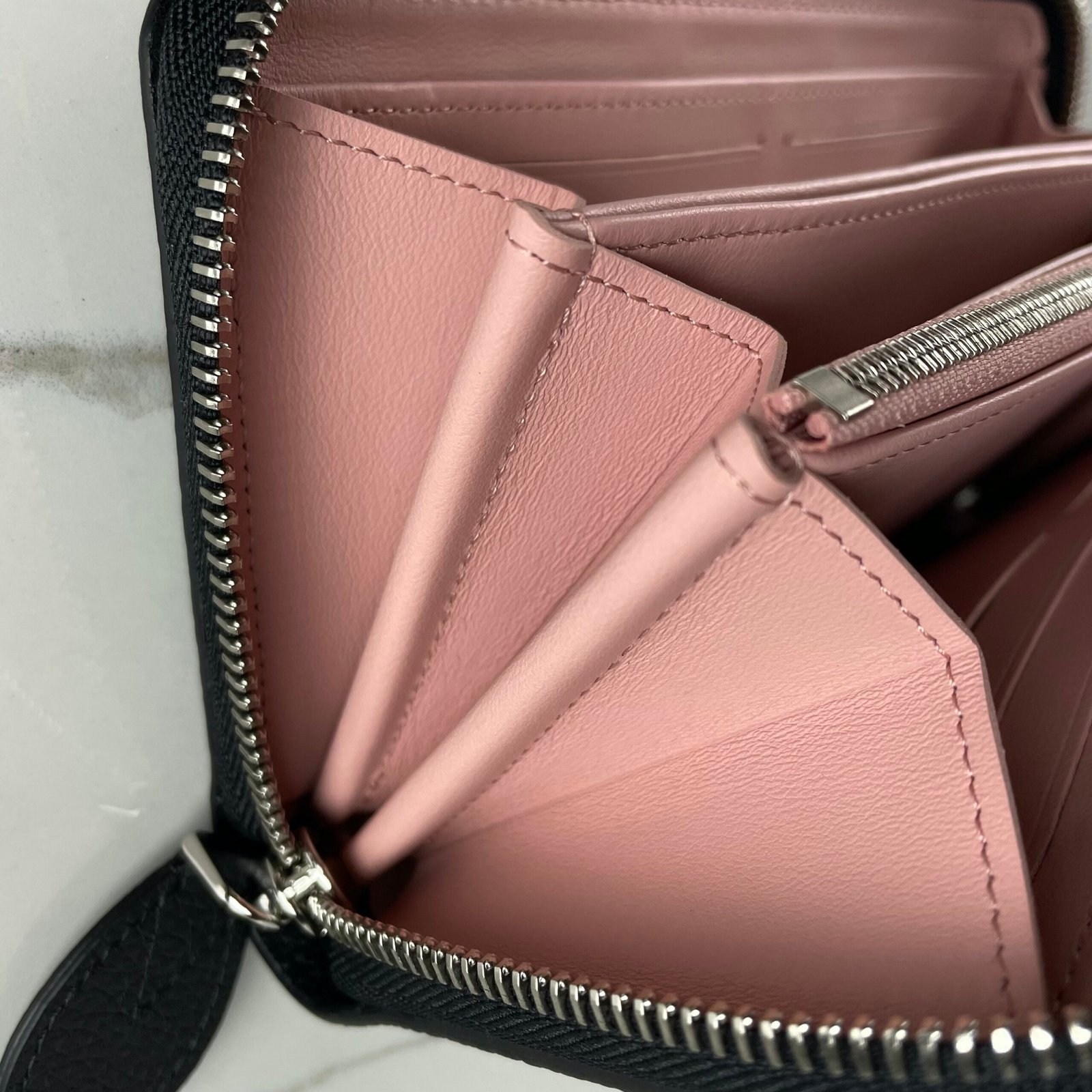 LOUIS VUITTON Zippy Wallet – Image 14