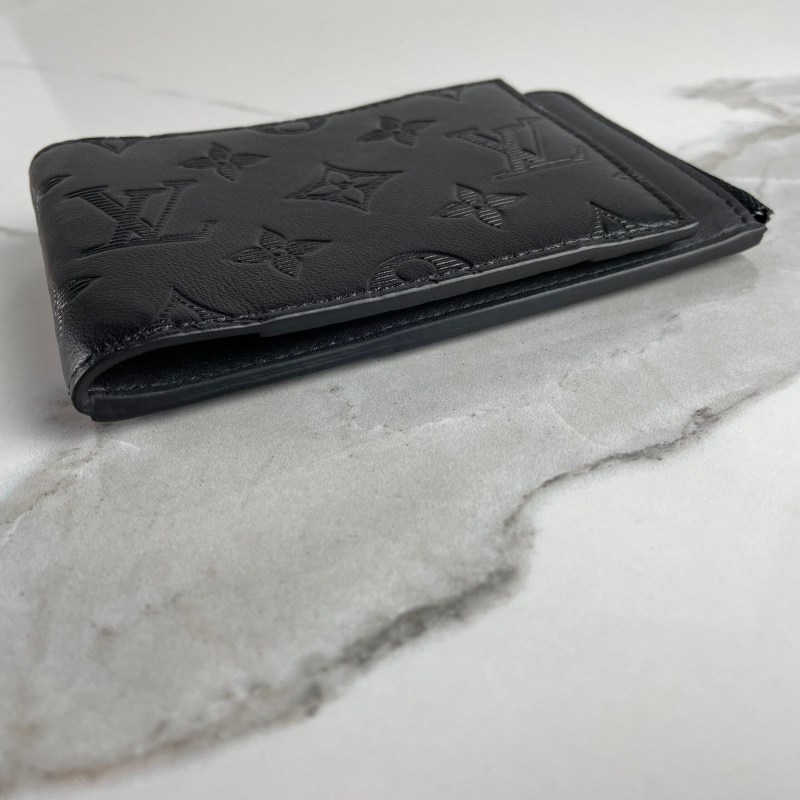 LOUIS VUITTON Hybrid Wallet – Image 5