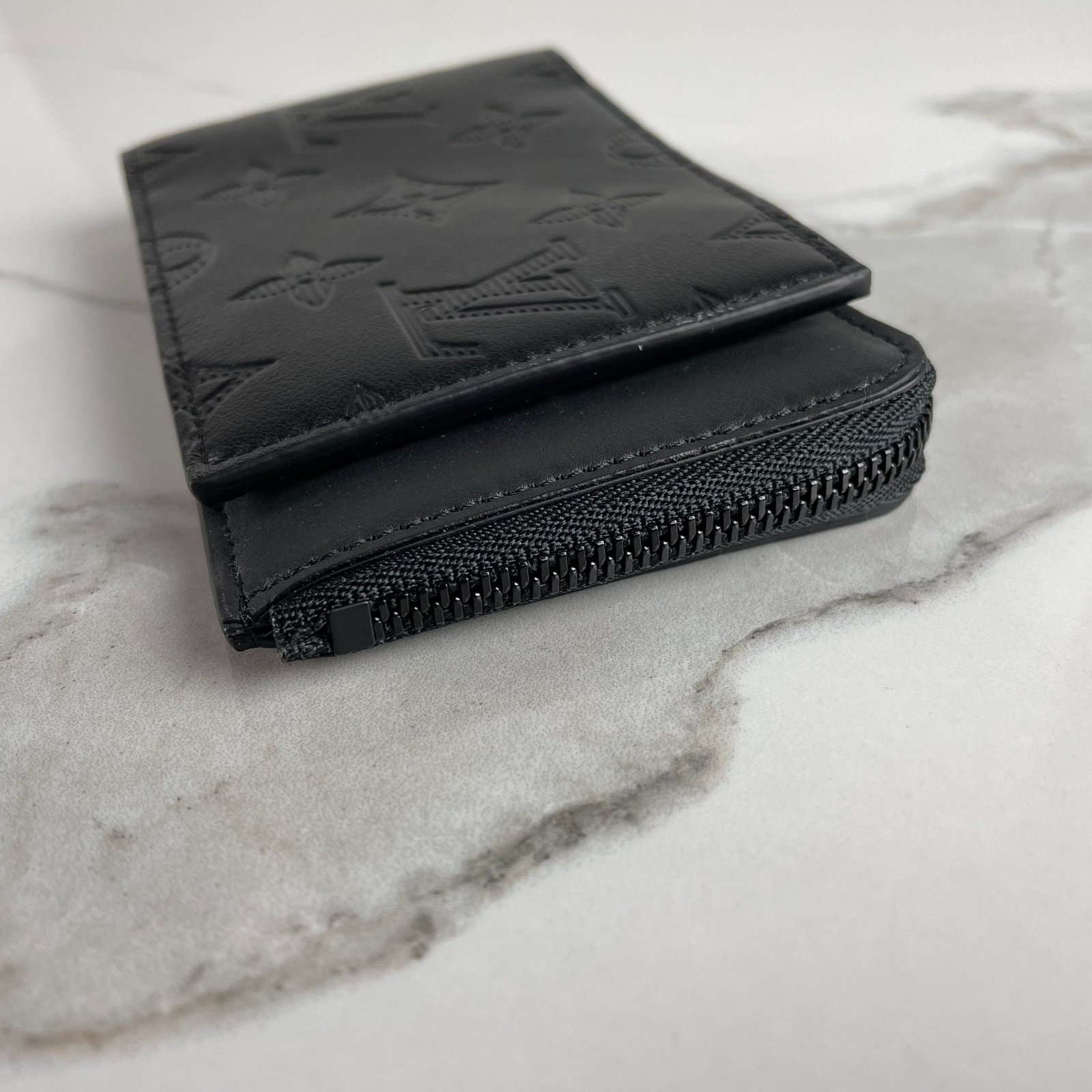 LOUIS VUITTON Hybrid Wallet – Image 6