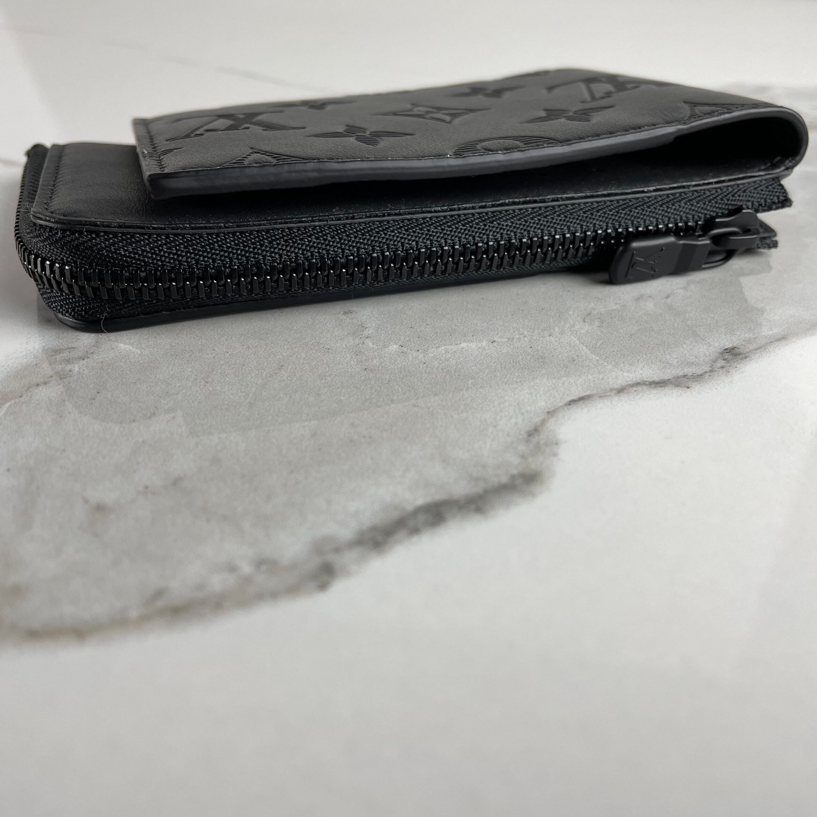 LOUIS VUITTON Hybrid Wallet – Image 7