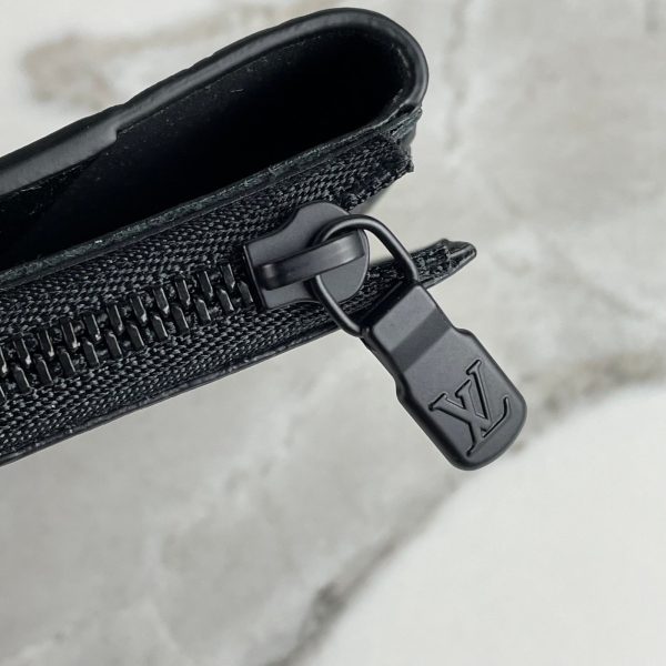 LOUIS VUITTON Hybrid Wallet – Image 9