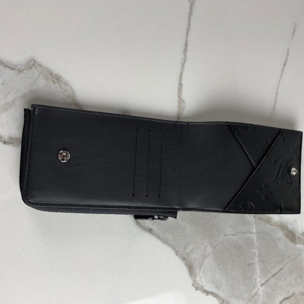LOUIS VUITTON Hybrid Wallet – Image 10