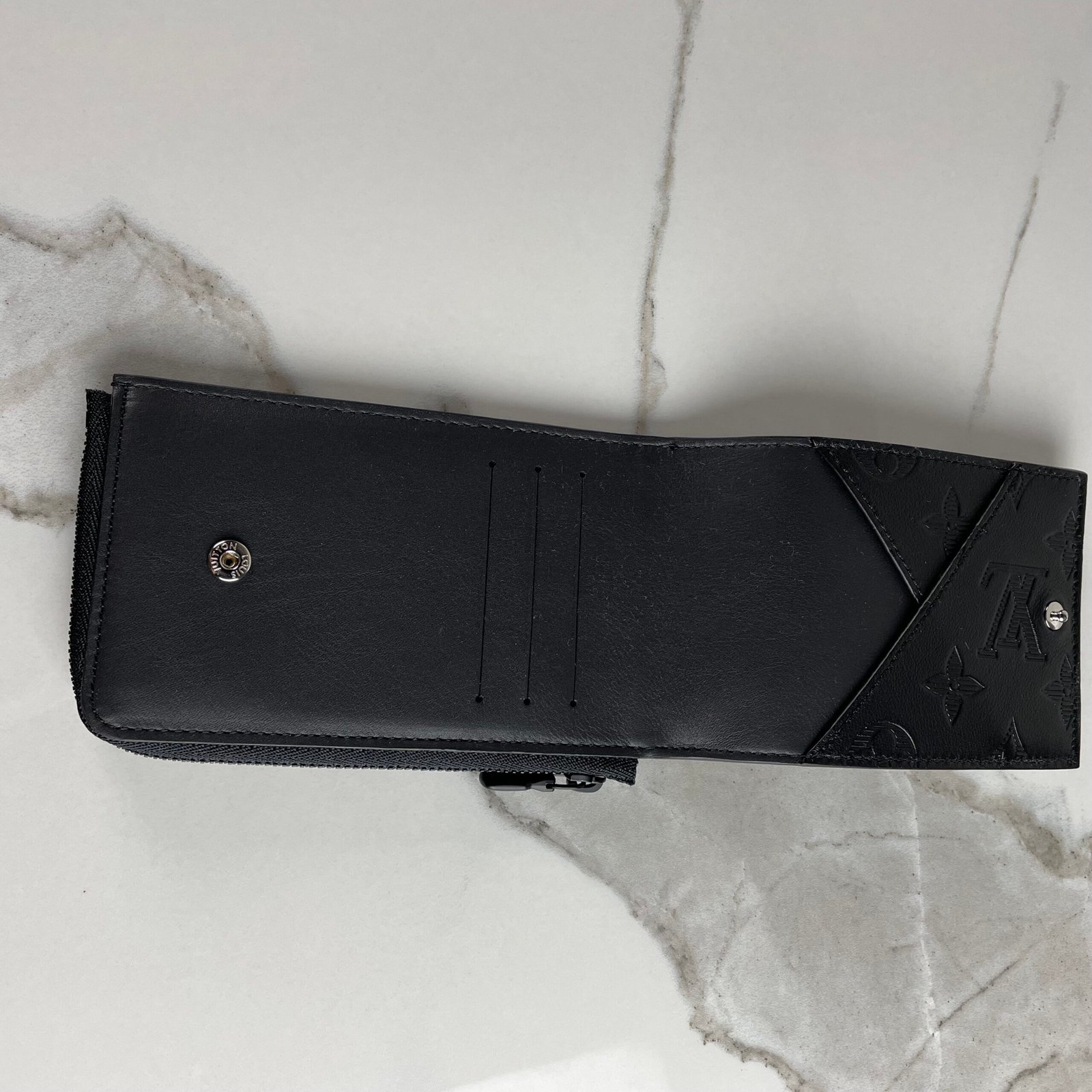 LOUIS VUITTON Hybrid Wallet – Image 10