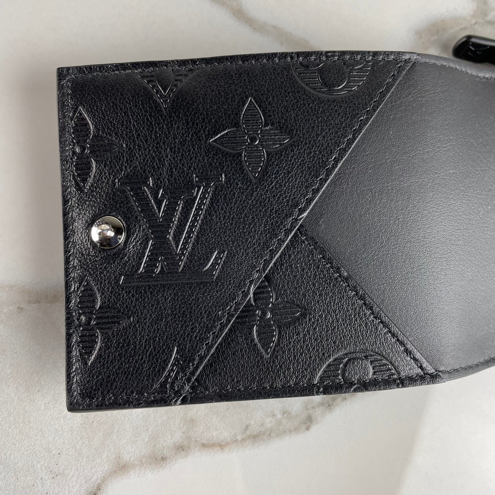 LOUIS VUITTON Hybrid Wallet – Image 12