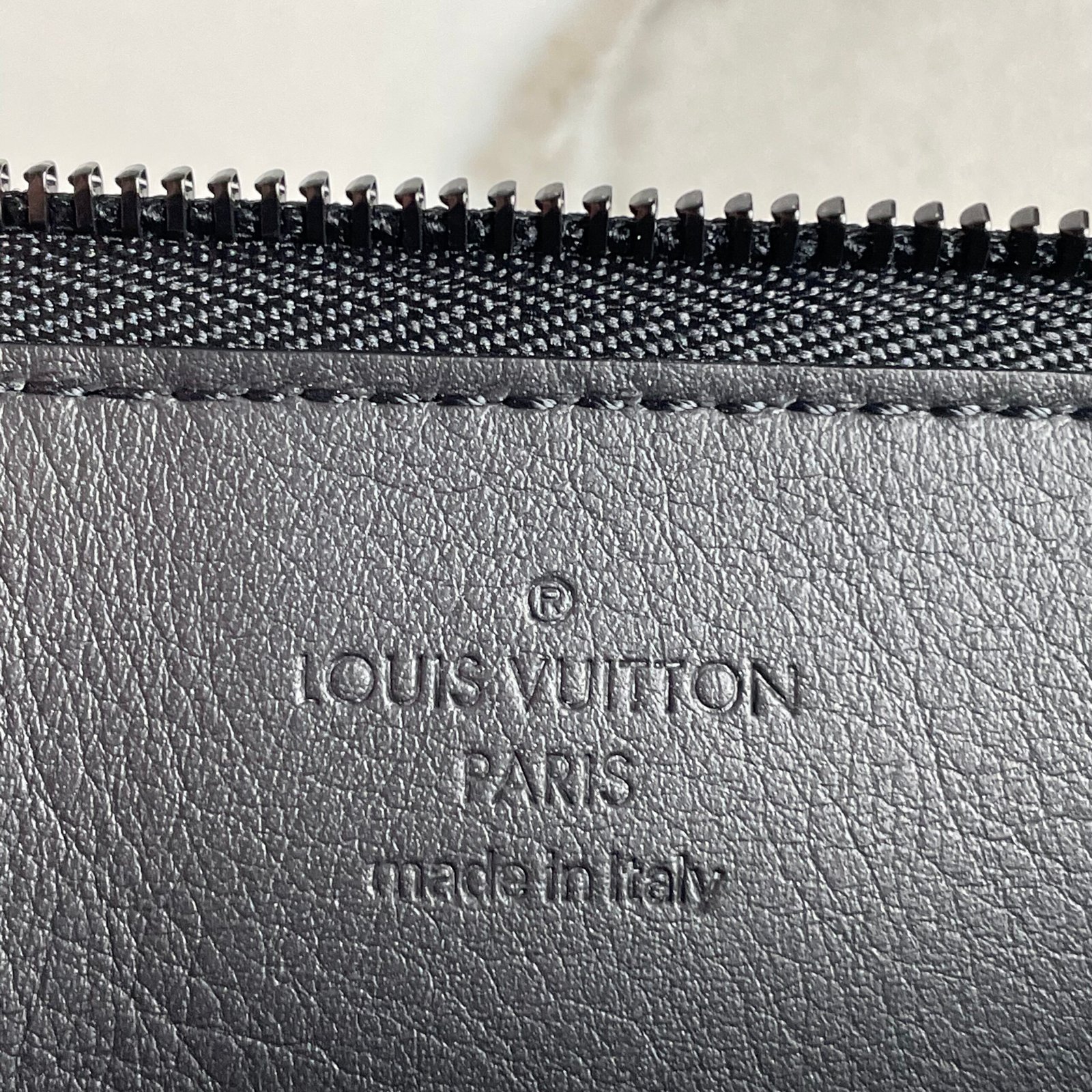 LOUIS VUITTON Hybrid Wallet – Image 14
