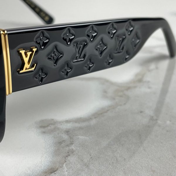 LOUIS VUITTON Lunettes de Soleil Carrées LV Empreinte – Image 4