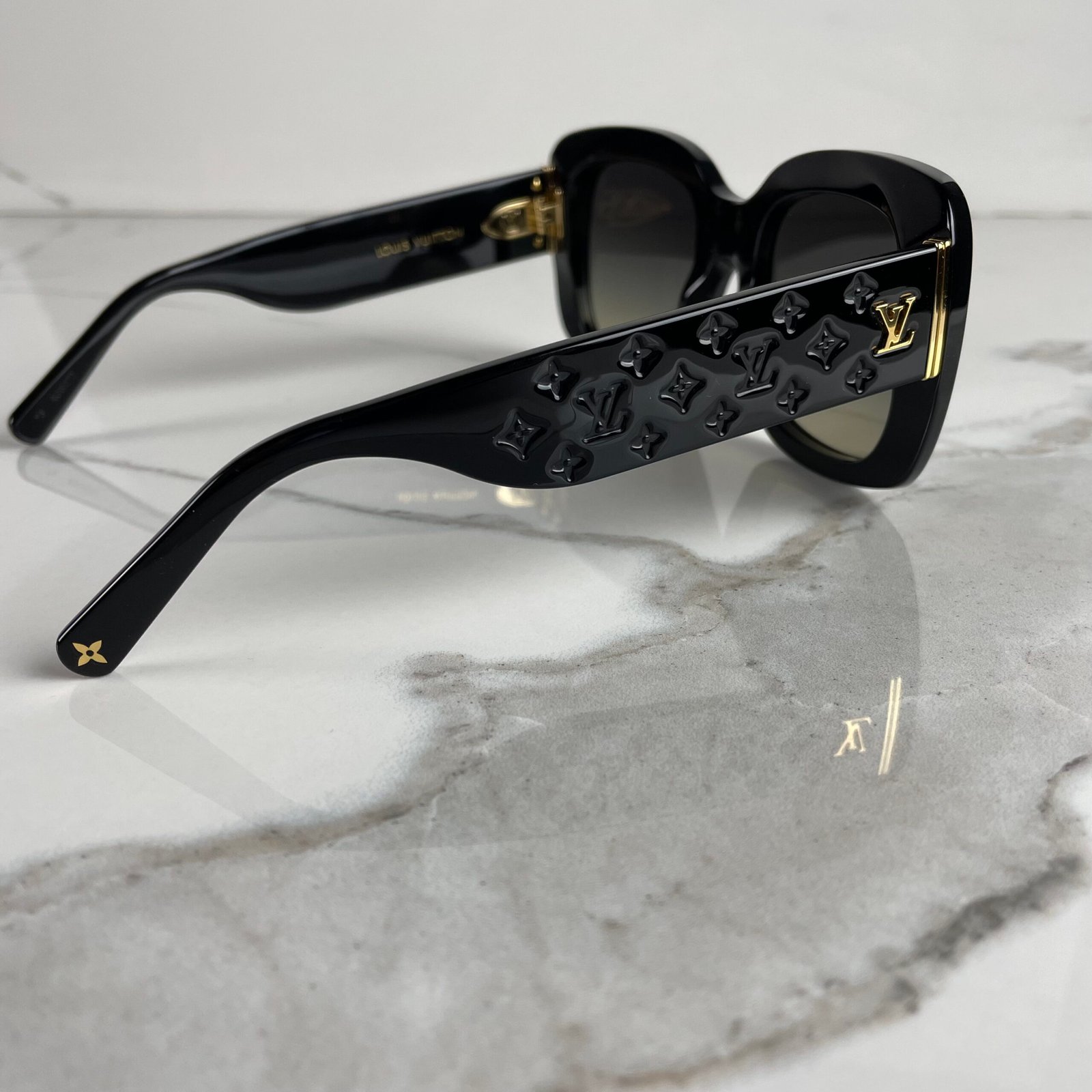 LOUIS VUITTON Lunettes de Soleil Carrées LV Empreinte – Image 7