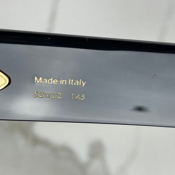 LOUIS VUITTON Lunettes de Soleil Carrées LV Empreinte – Image 9
