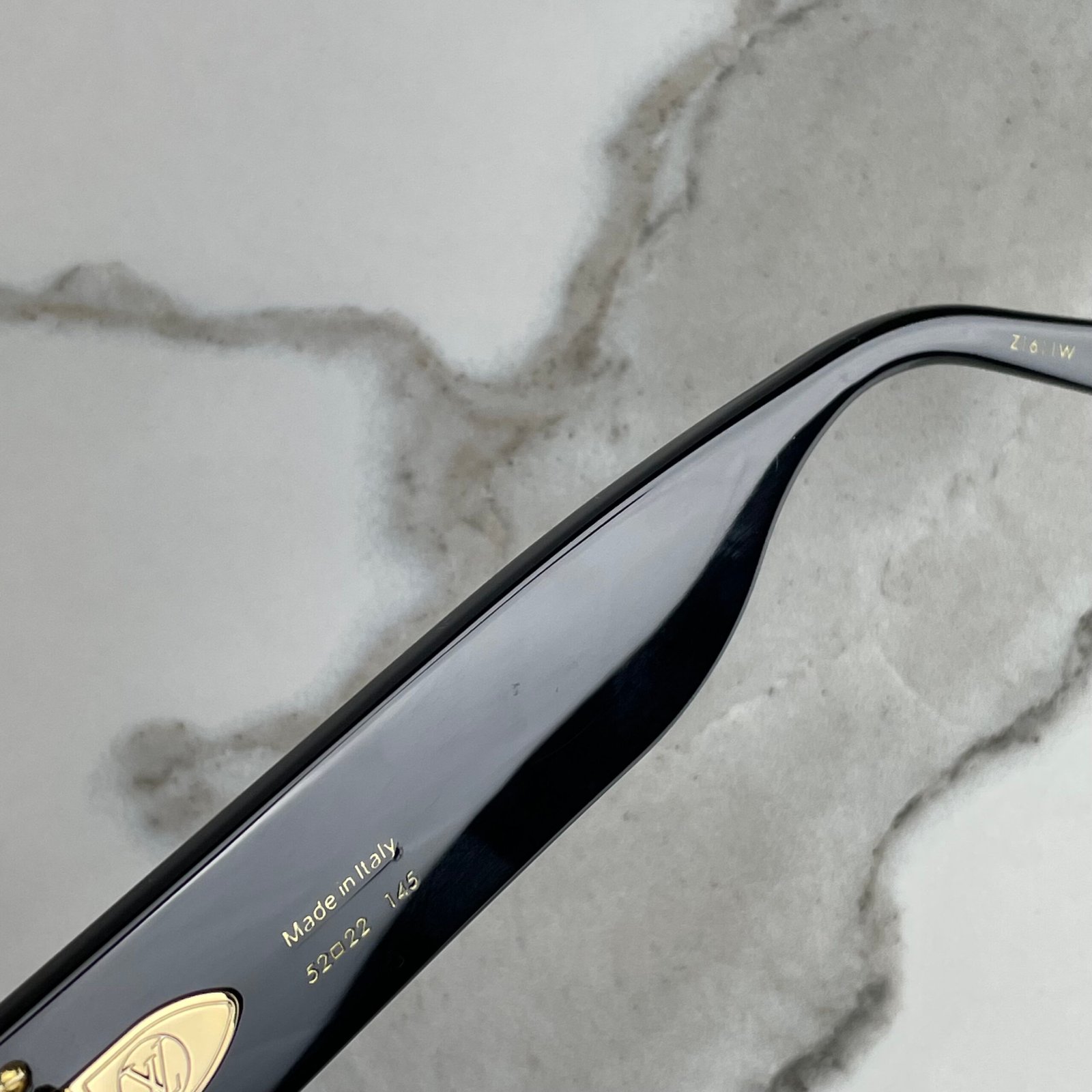 LOUIS VUITTON Lunettes de Soleil Carrées LV Empreinte – Image 13