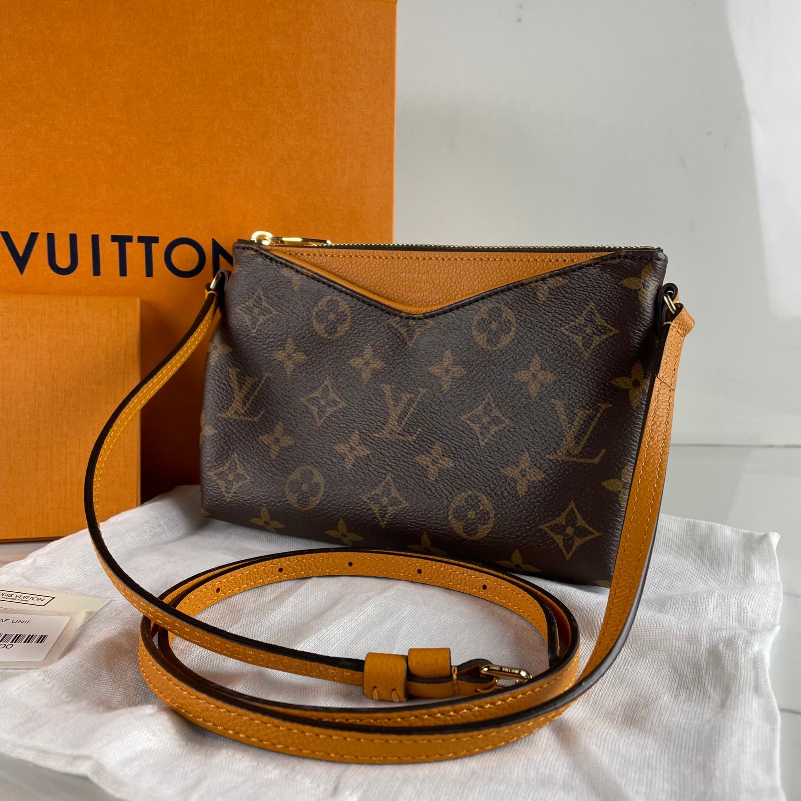 LOUIS VUITTON Pochette Pallas BB – Image 2