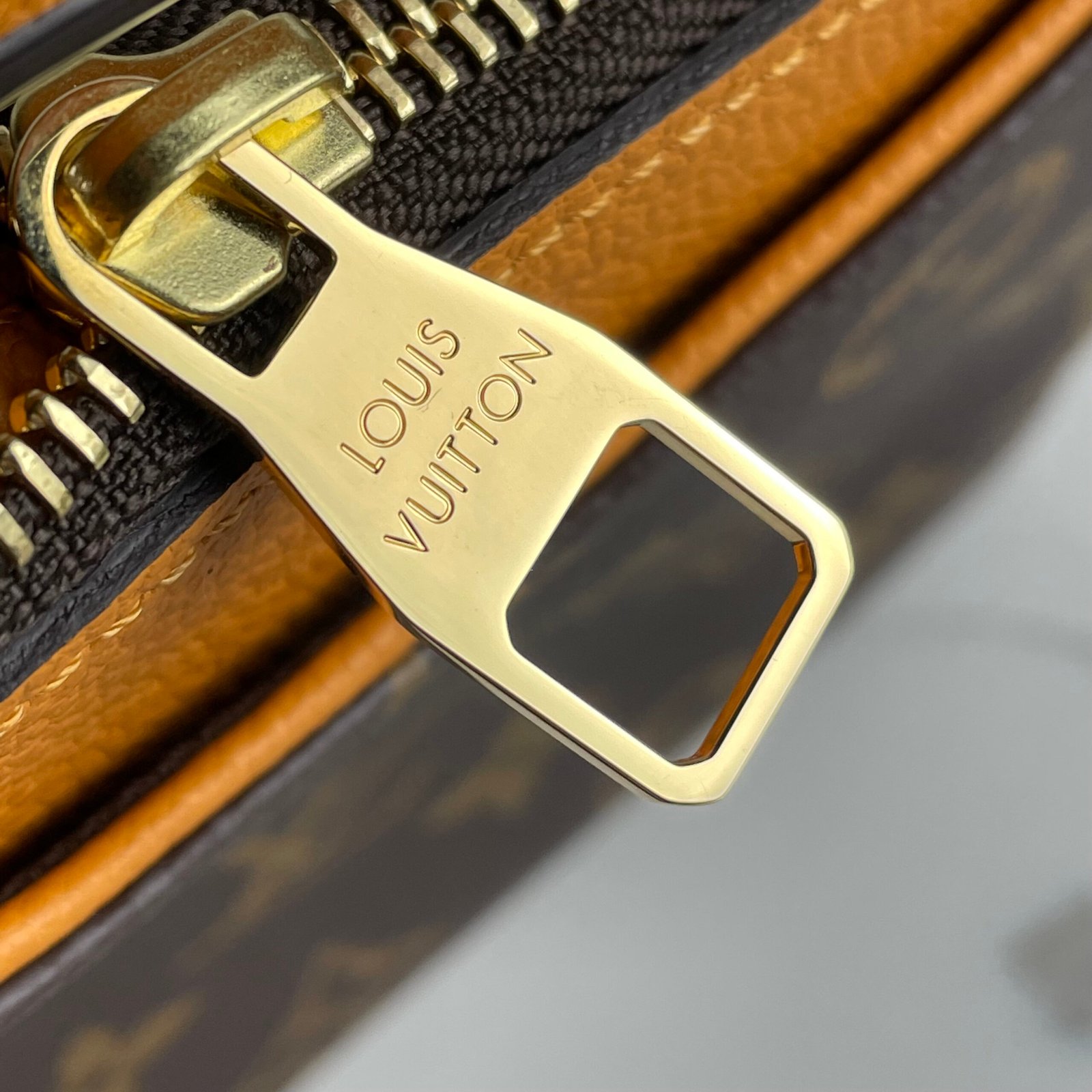LOUIS VUITTON Pochette Pallas BB – Image 7