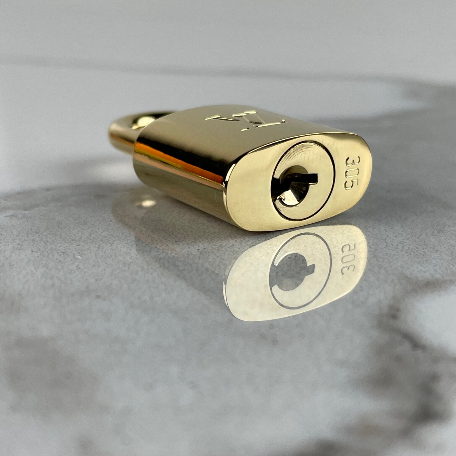 LOUIS VUITTON Cadenas – Image 6
