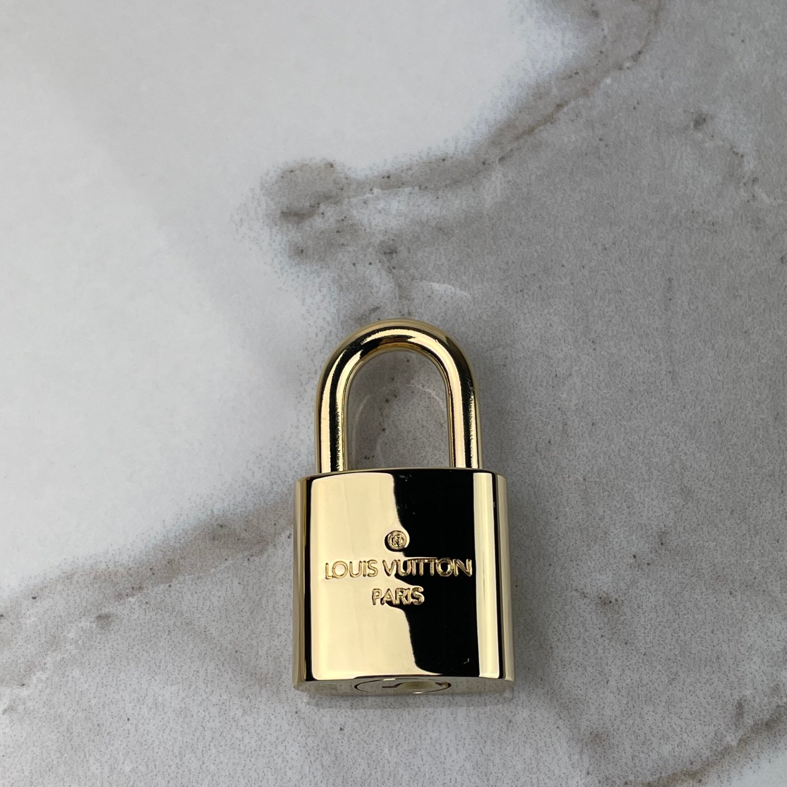 LOUIS VUITTON Cadenas – Image 10