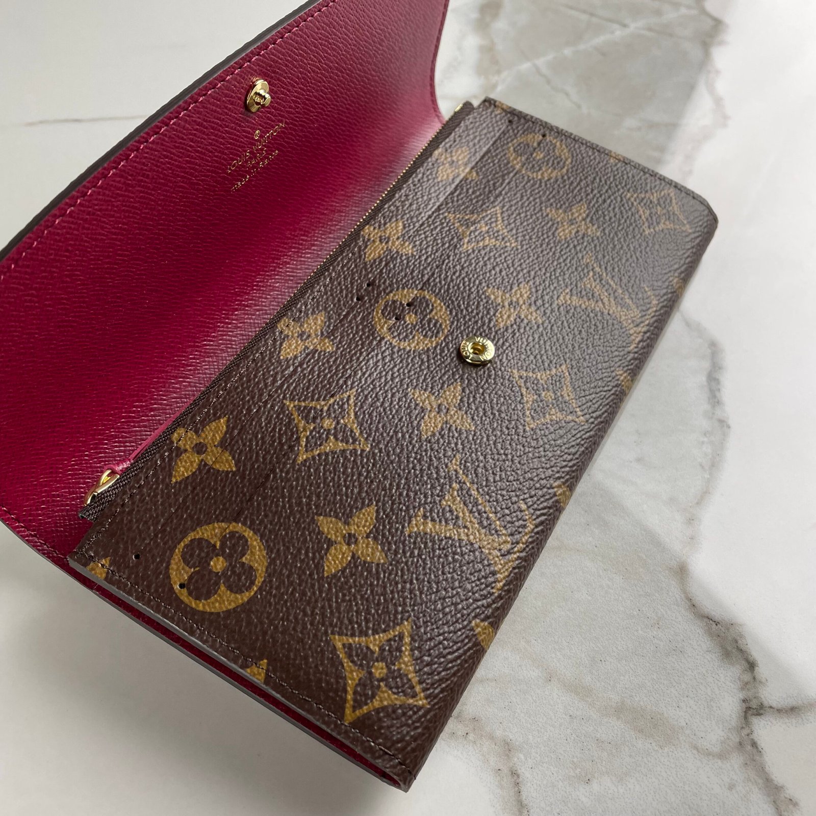 LOUIS VUITTON Émilie Wallet – Image 9