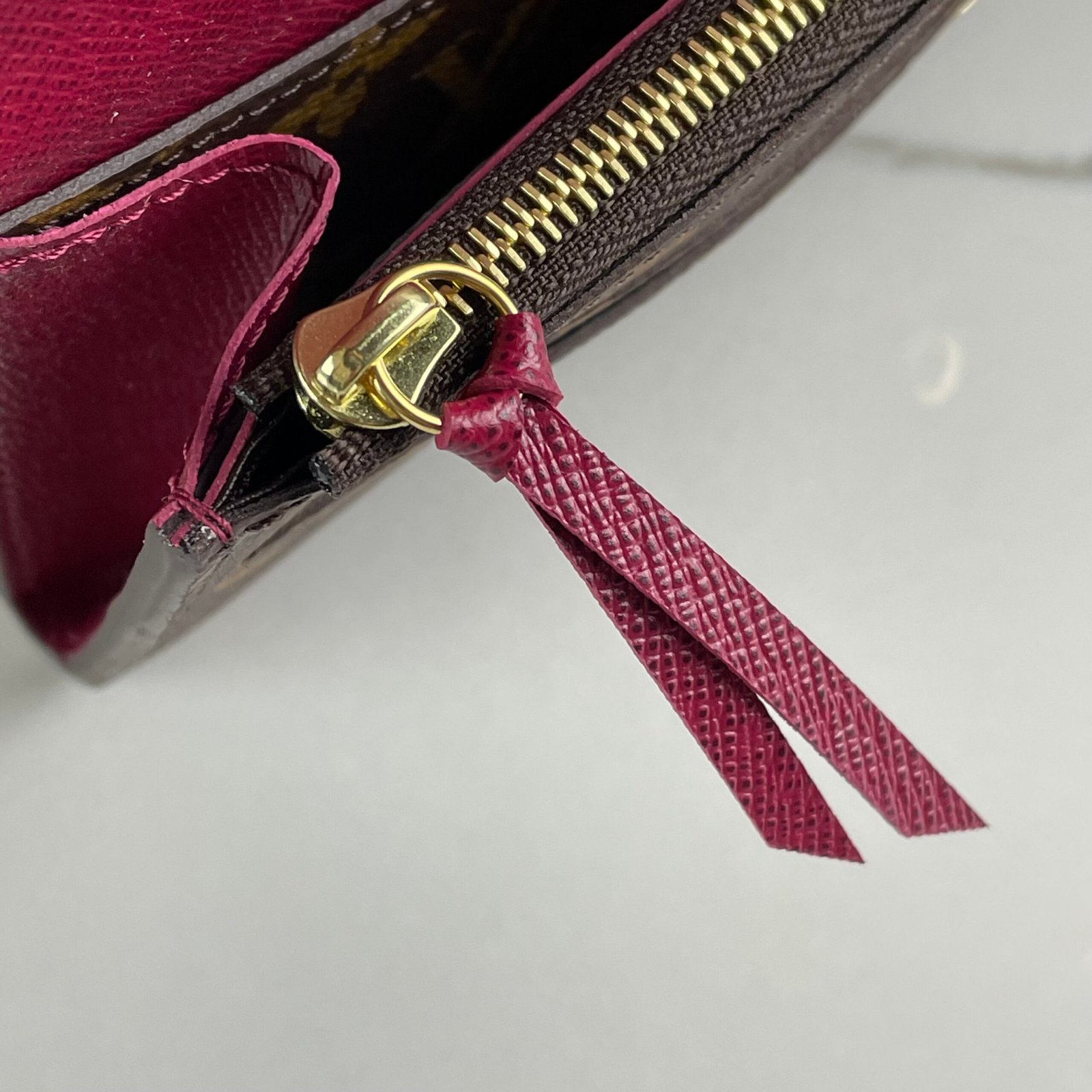 LOUIS VUITTON Émilie Wallet – Image 12