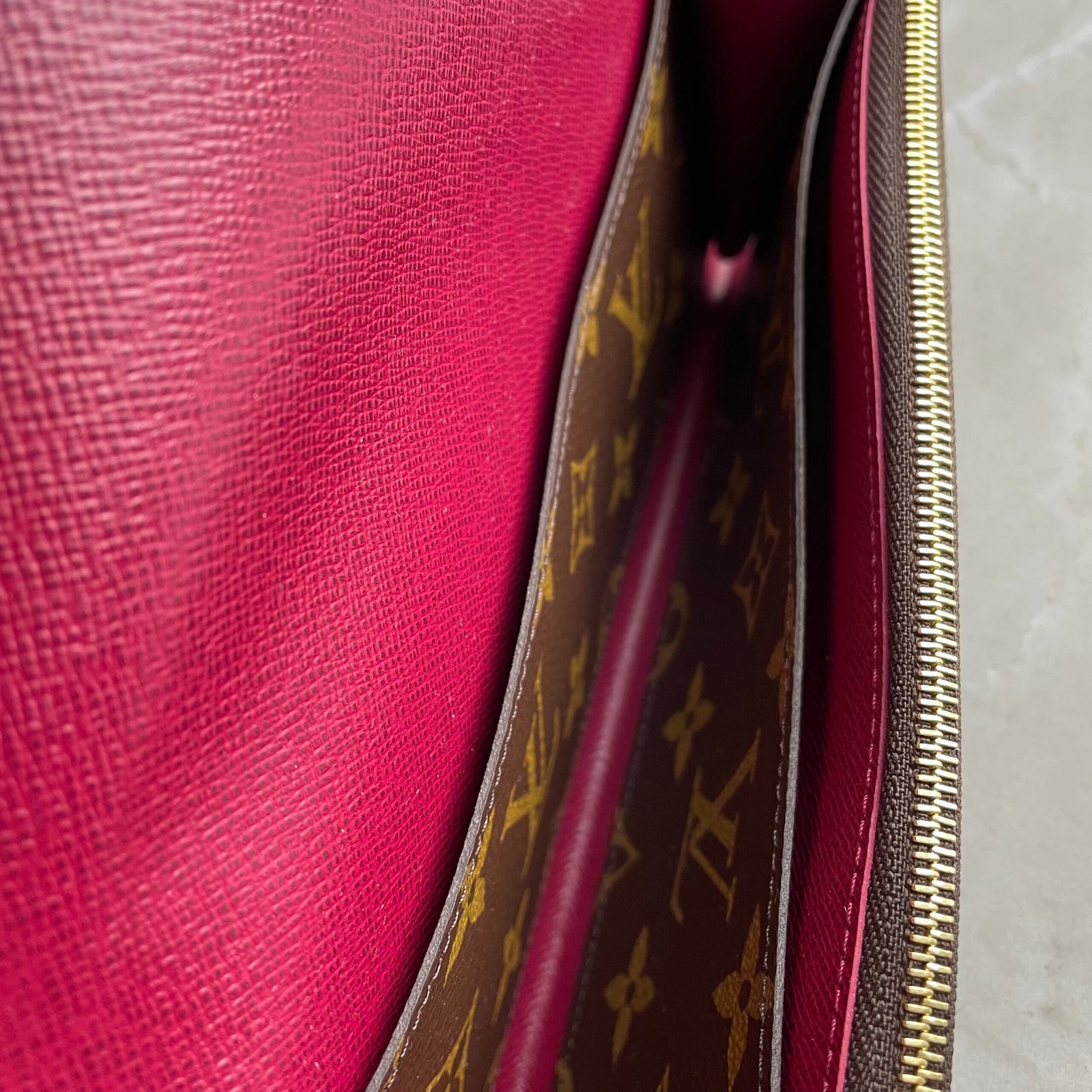 LOUIS VUITTON Émilie Wallet – Image 13