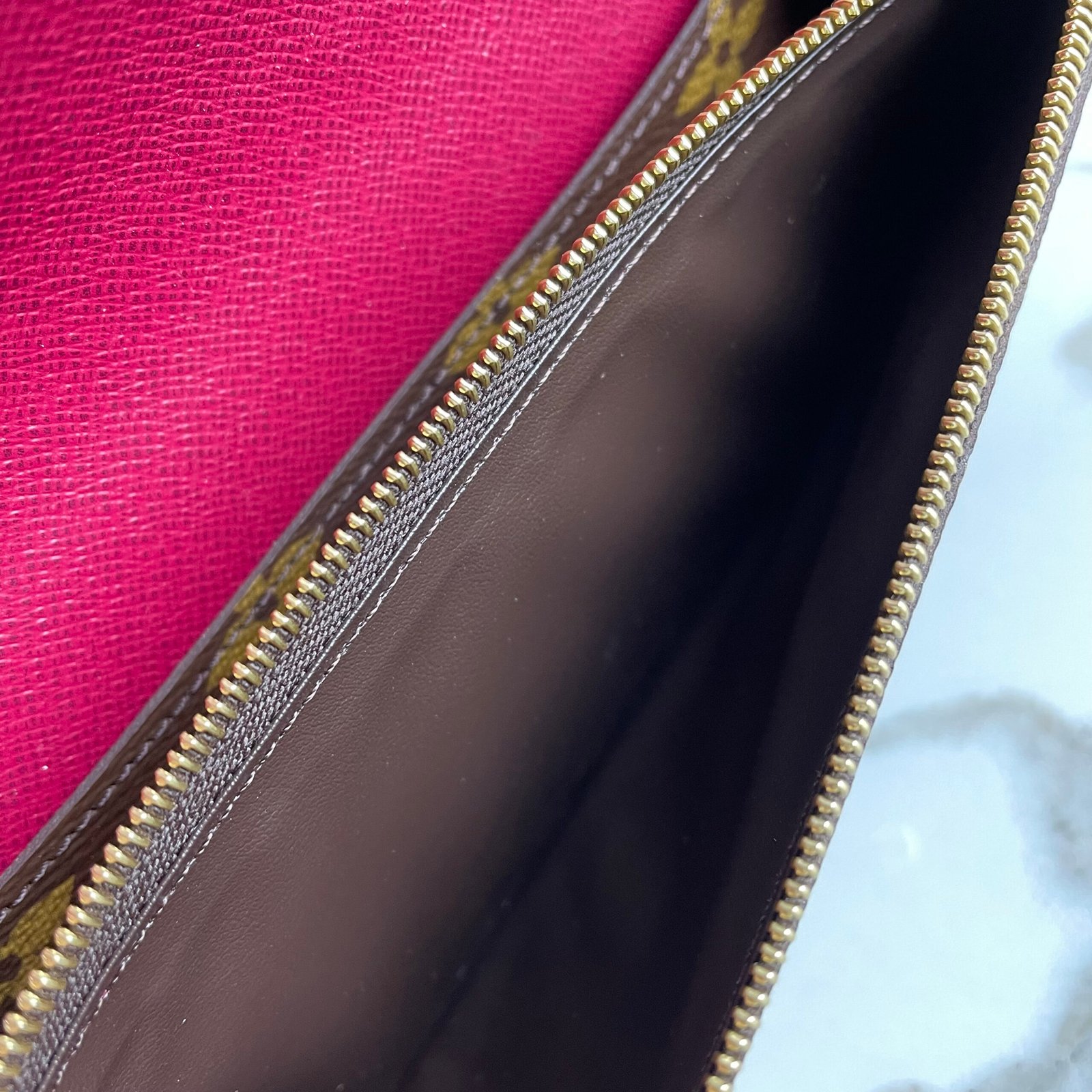 LOUIS VUITTON Émilie Wallet – Image 14
