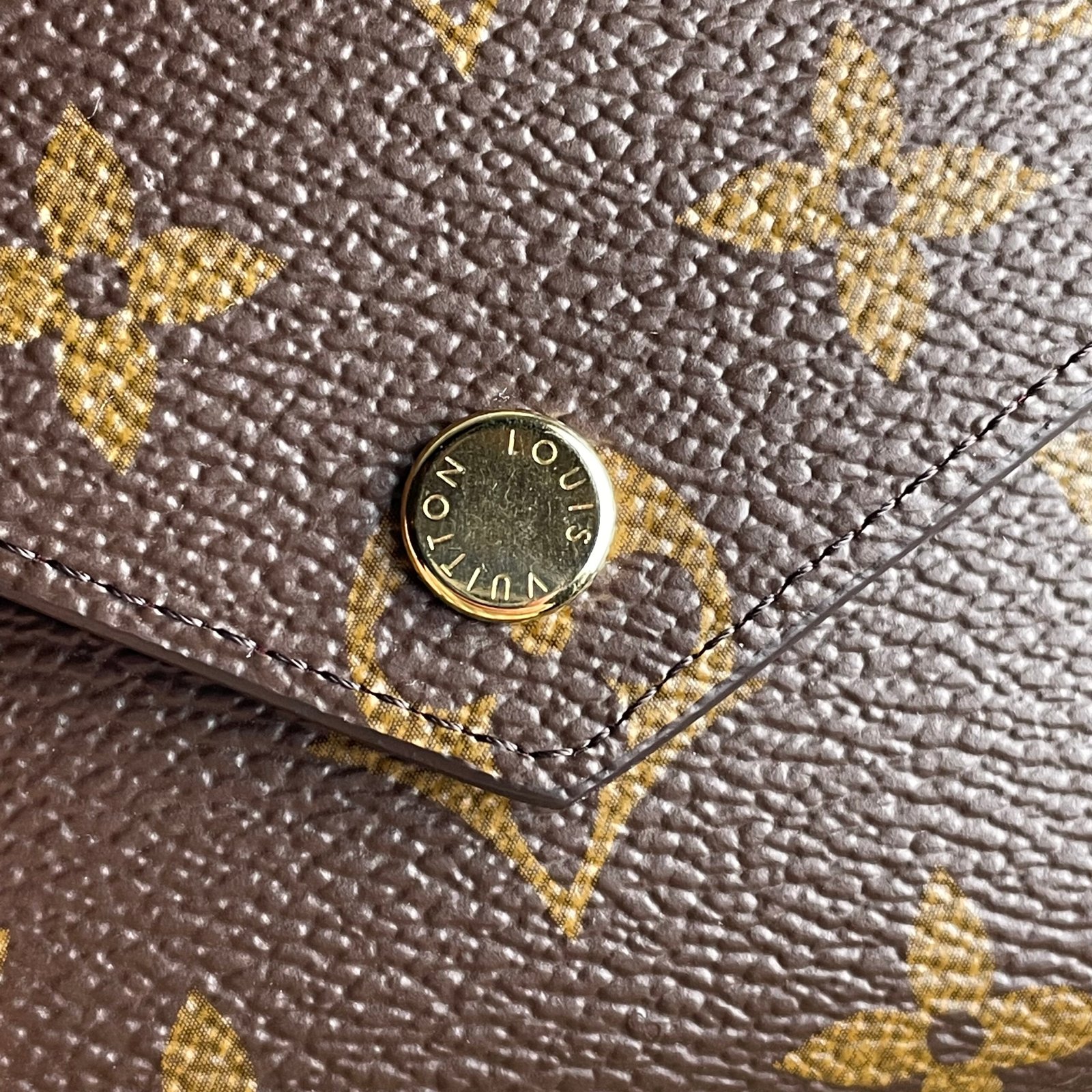 LOUIS VUITTON Victorine Wallet – Image 6