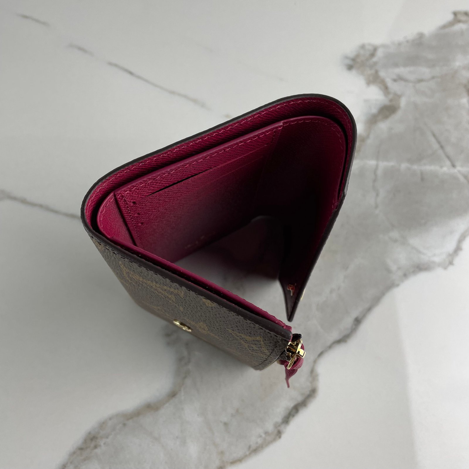 LOUIS VUITTON Victorine Wallet – Image 9
