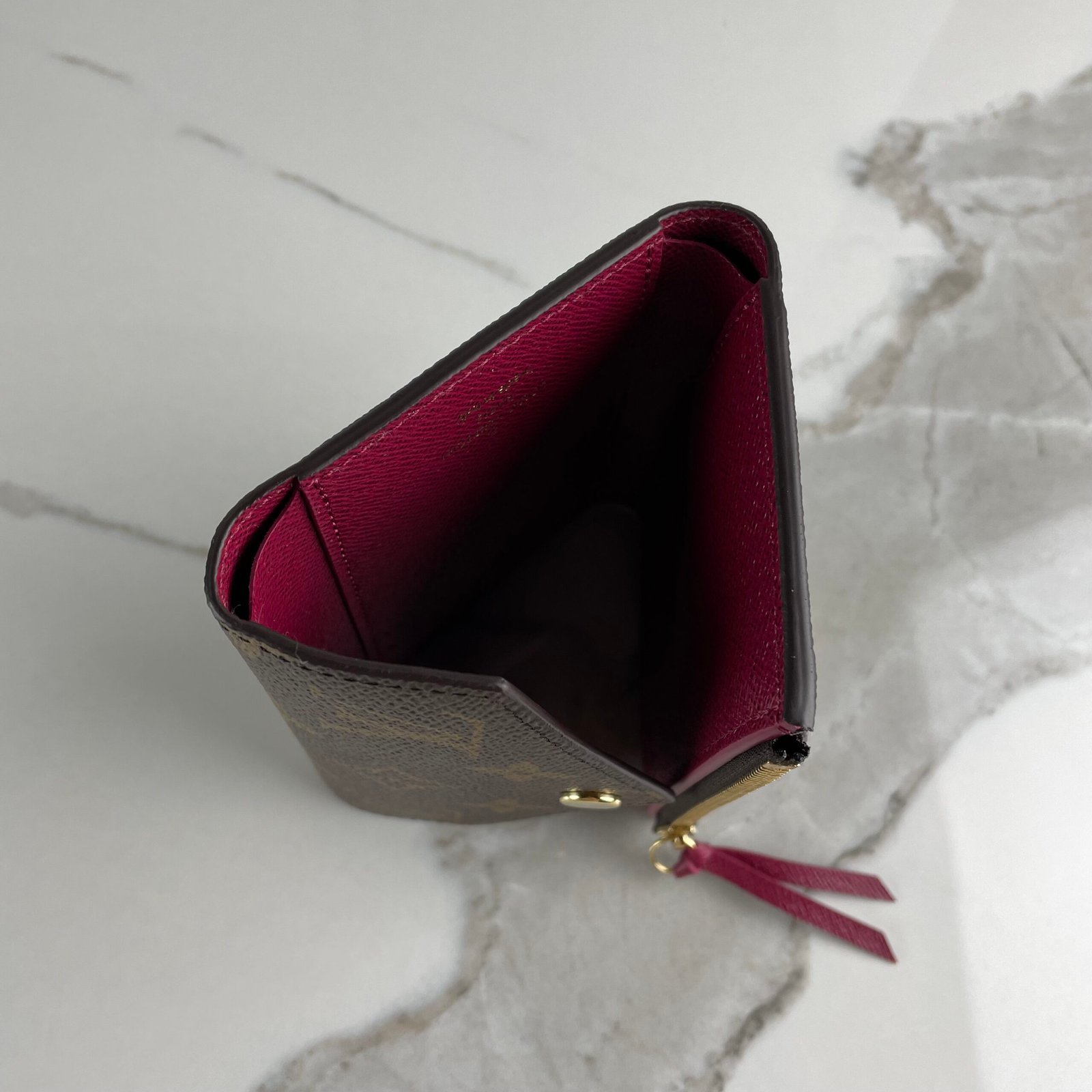 LOUIS VUITTON Victorine Wallet – Image 10