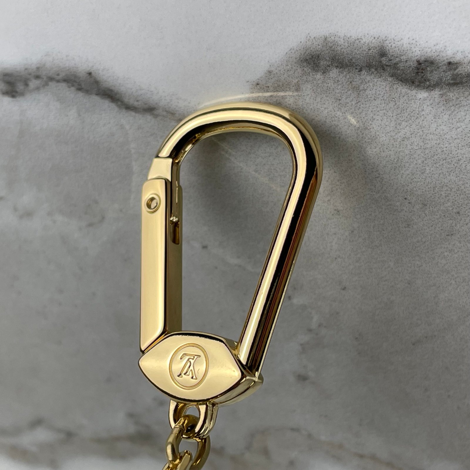 LOUIS VUITTON Pochette Clés – Image 12