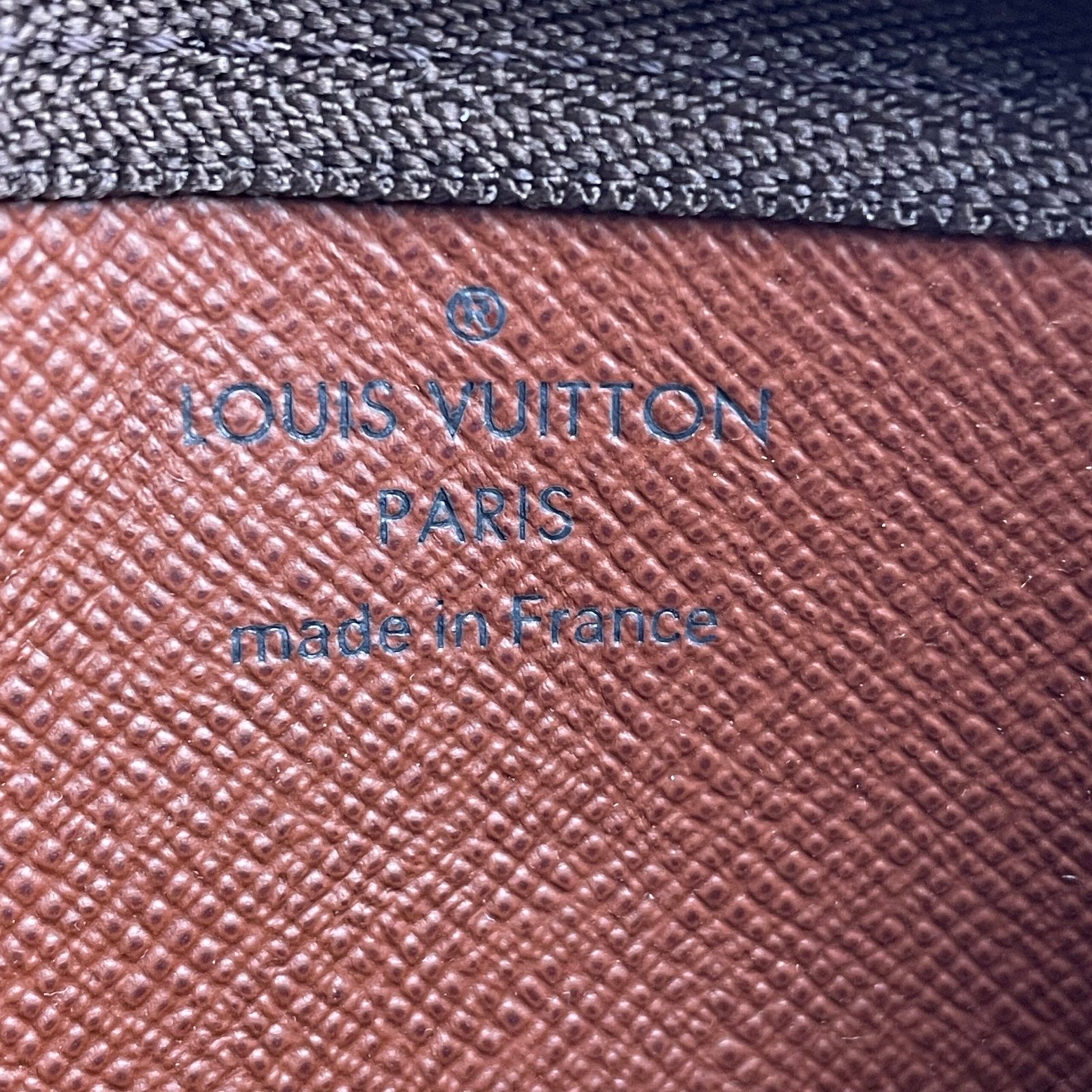 LOUIS VUITTON Pochette Clés – Image 4