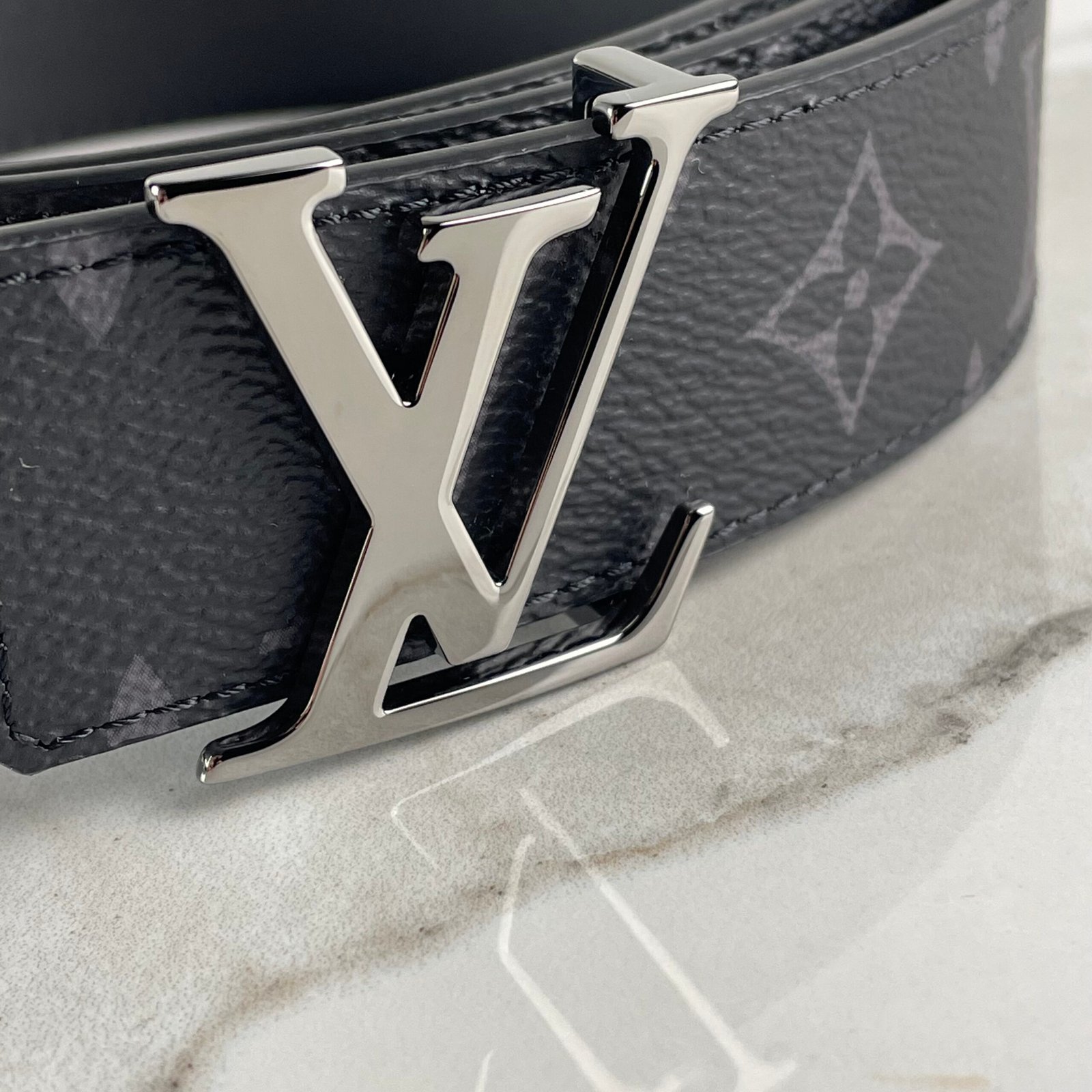 LOUIS VUITTON Ceinture LV Initiales 35 mm Réversible – Image 6