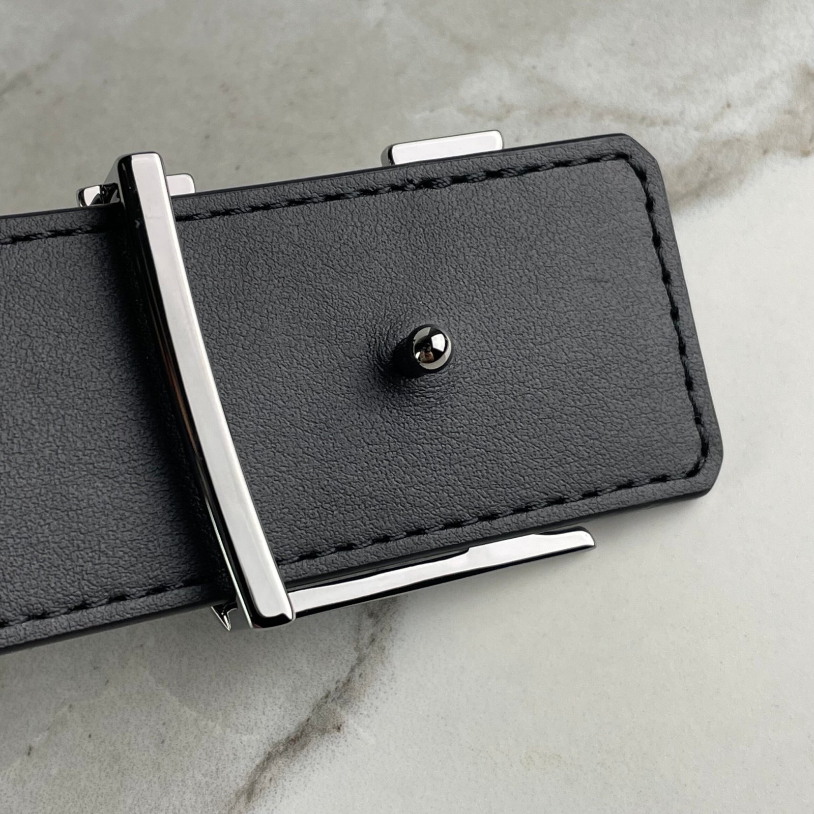 LOUIS VUITTON Ceinture LV Initiales 35 mm Réversible – Image 10