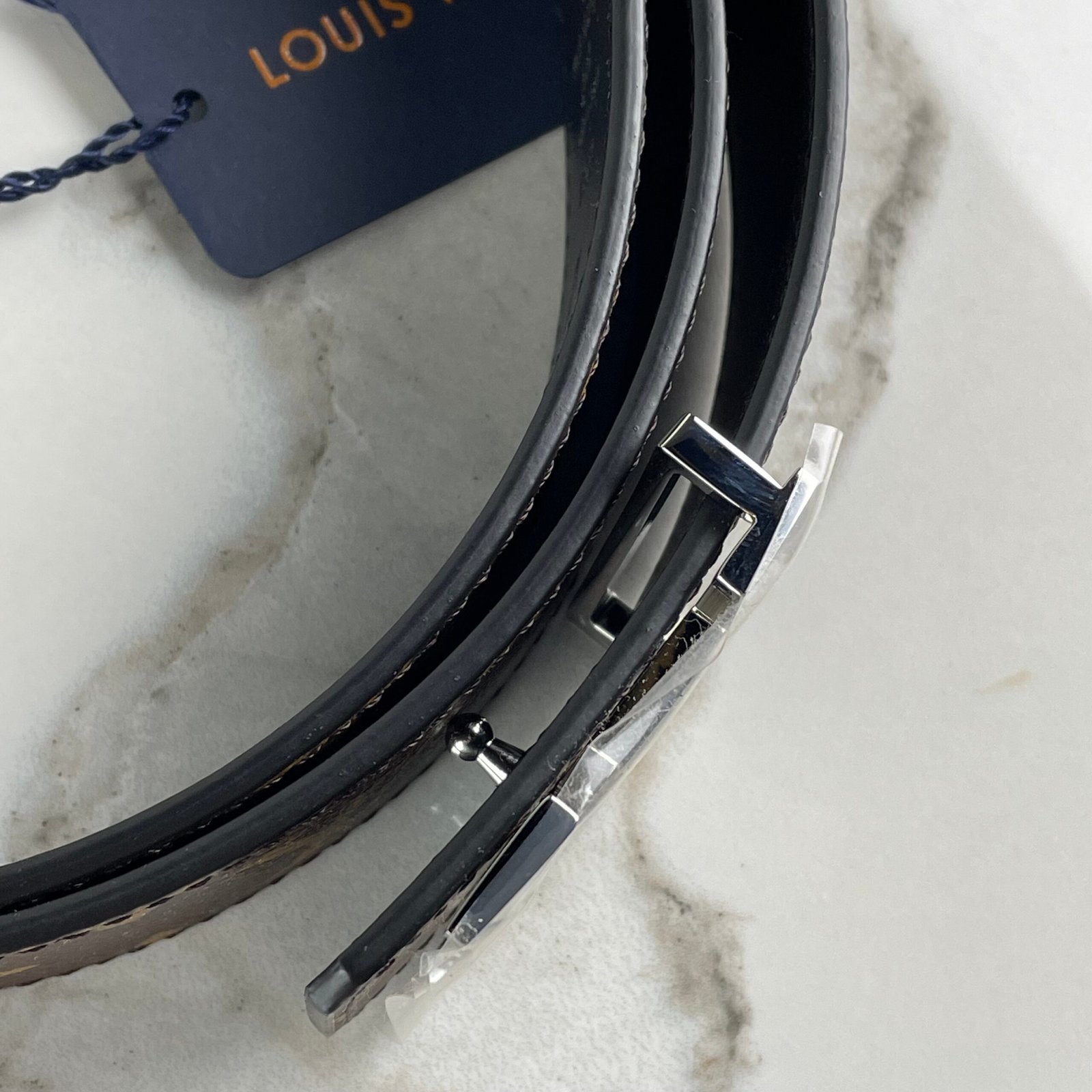 LOUIS VUITTON Ceinture LV Initiales Réversible Monogram – Image 9