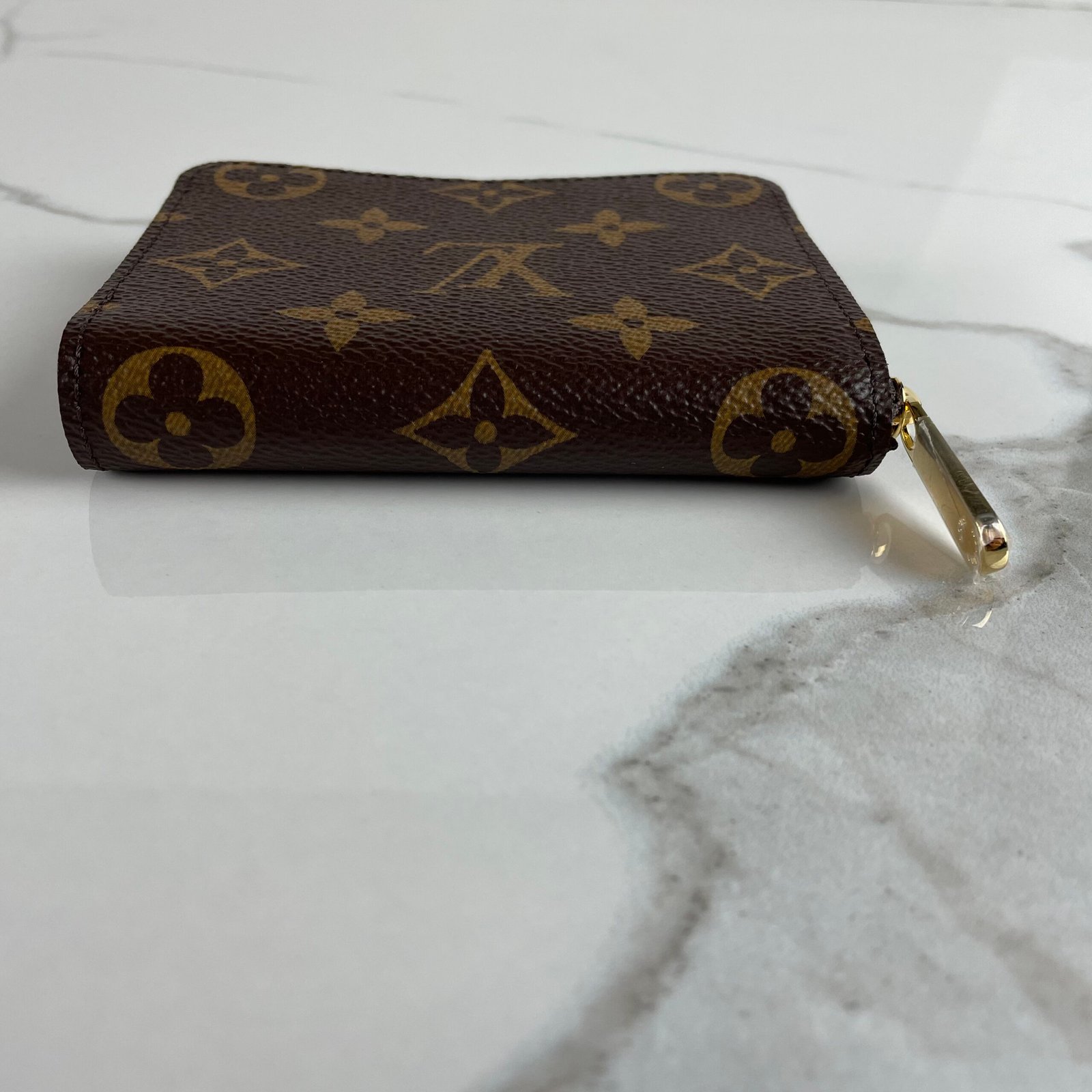 LOUIS VUITTON Zippy Wallet – Image 8