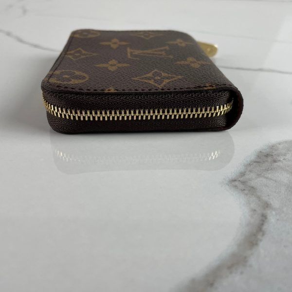 LOUIS VUITTON Zippy Wallet – Image 9