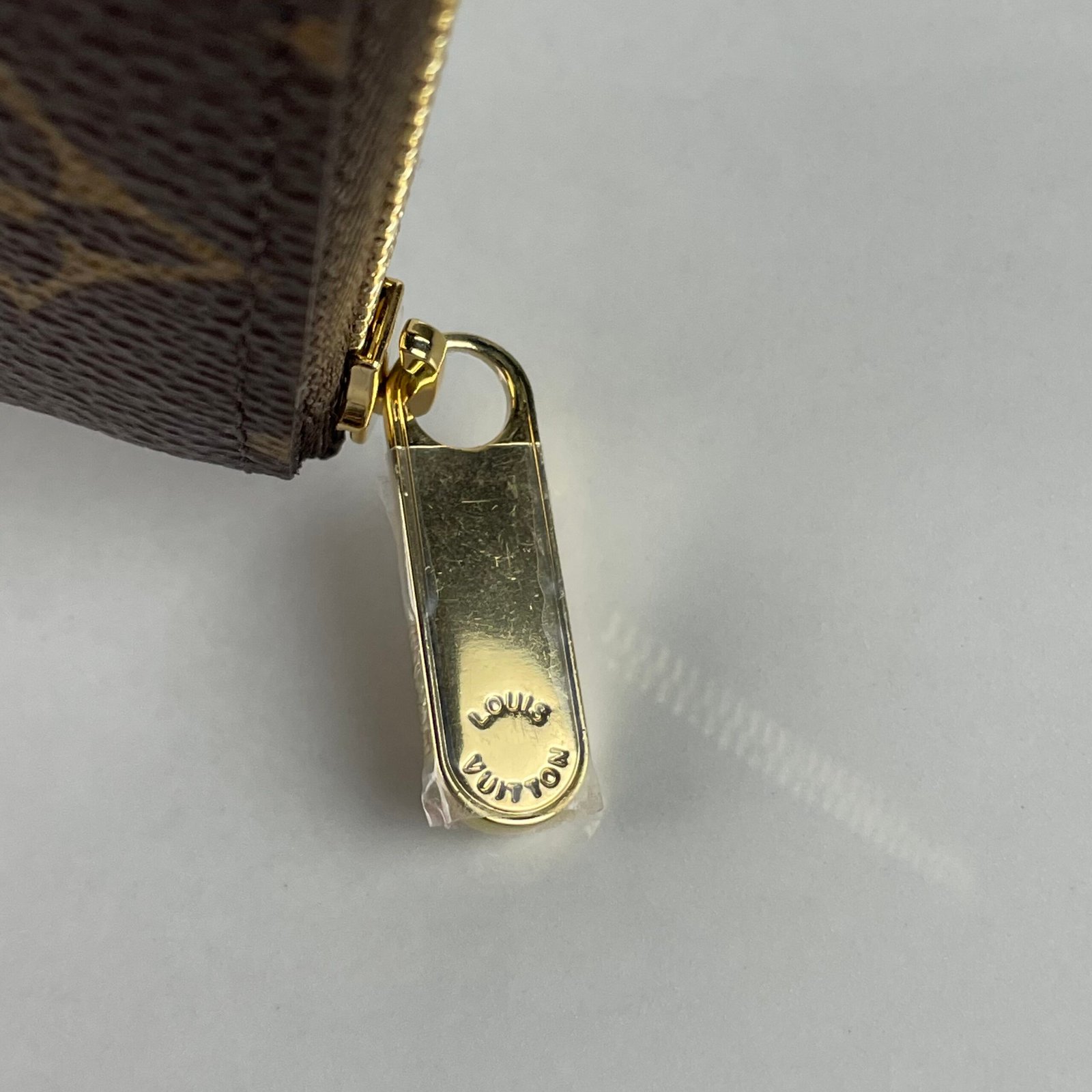 LOUIS VUITTON Zippy Wallet – Image 11