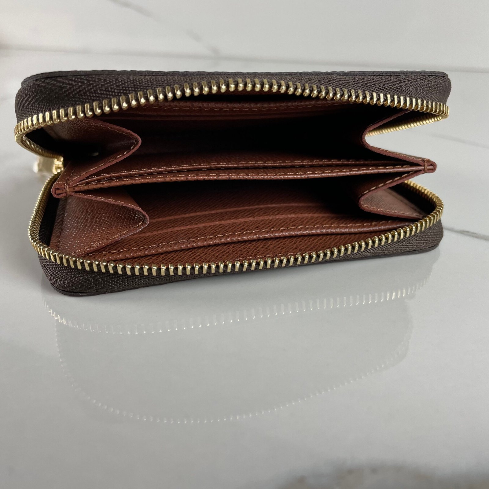 LOUIS VUITTON Zippy Wallet – Image 6
