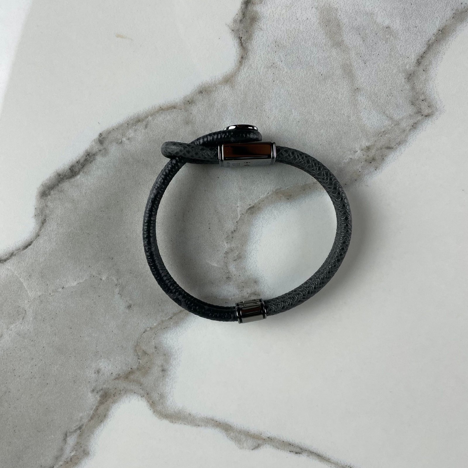 LOUIS VUITTON Bracelet Loop It – Image 11