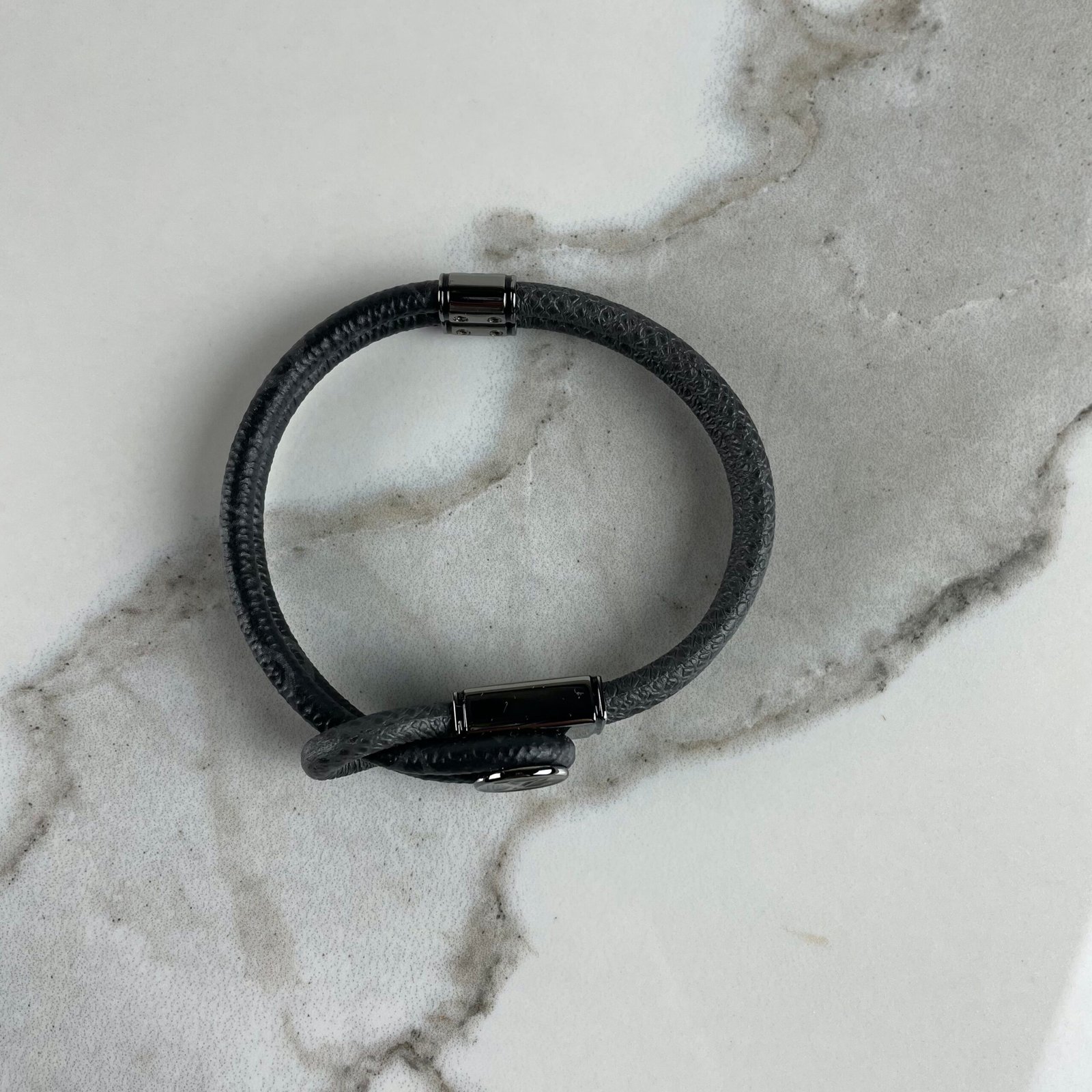 LOUIS VUITTON Bracelet Loop It – Image 12