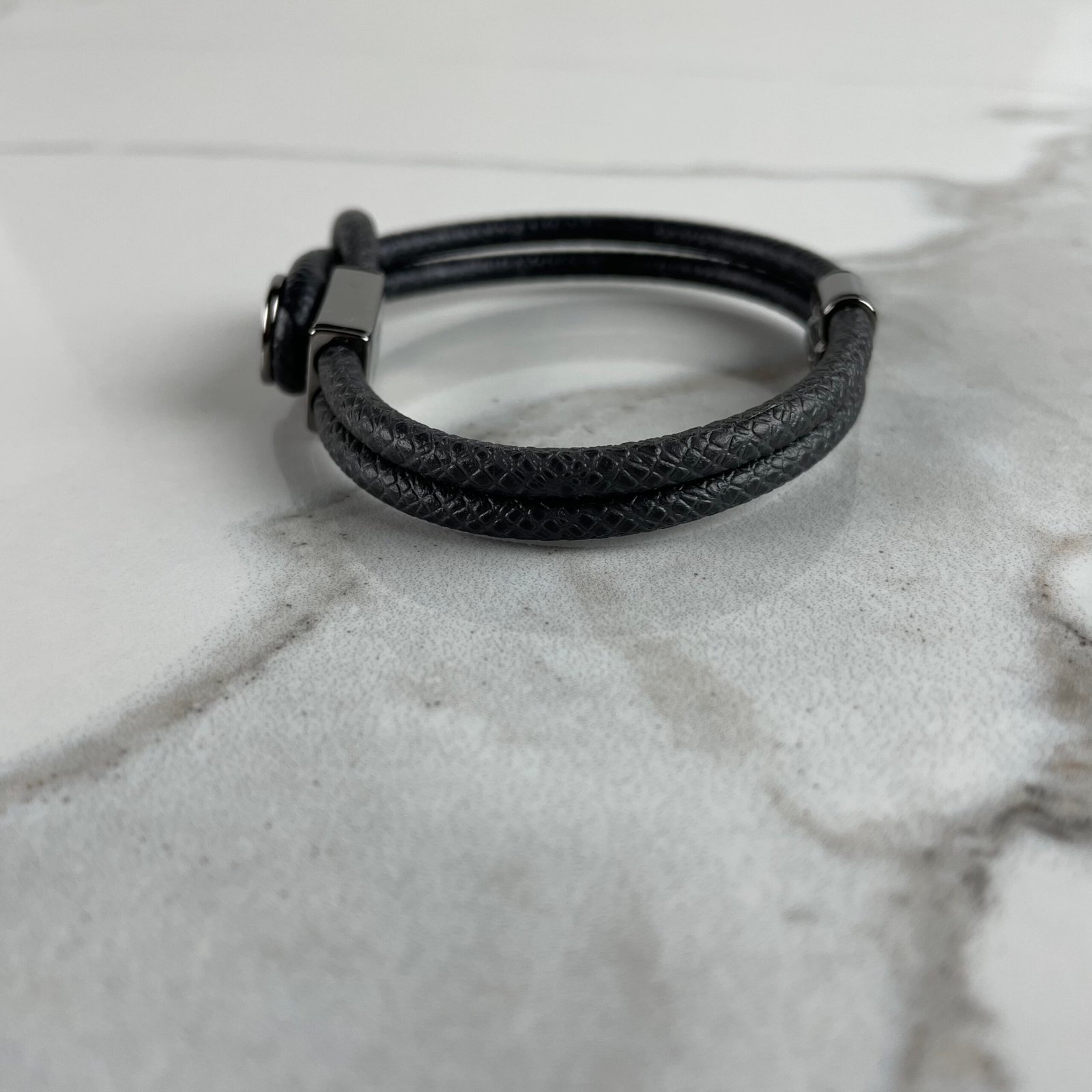 LOUIS VUITTON Bracelet Loop It – Image 10
