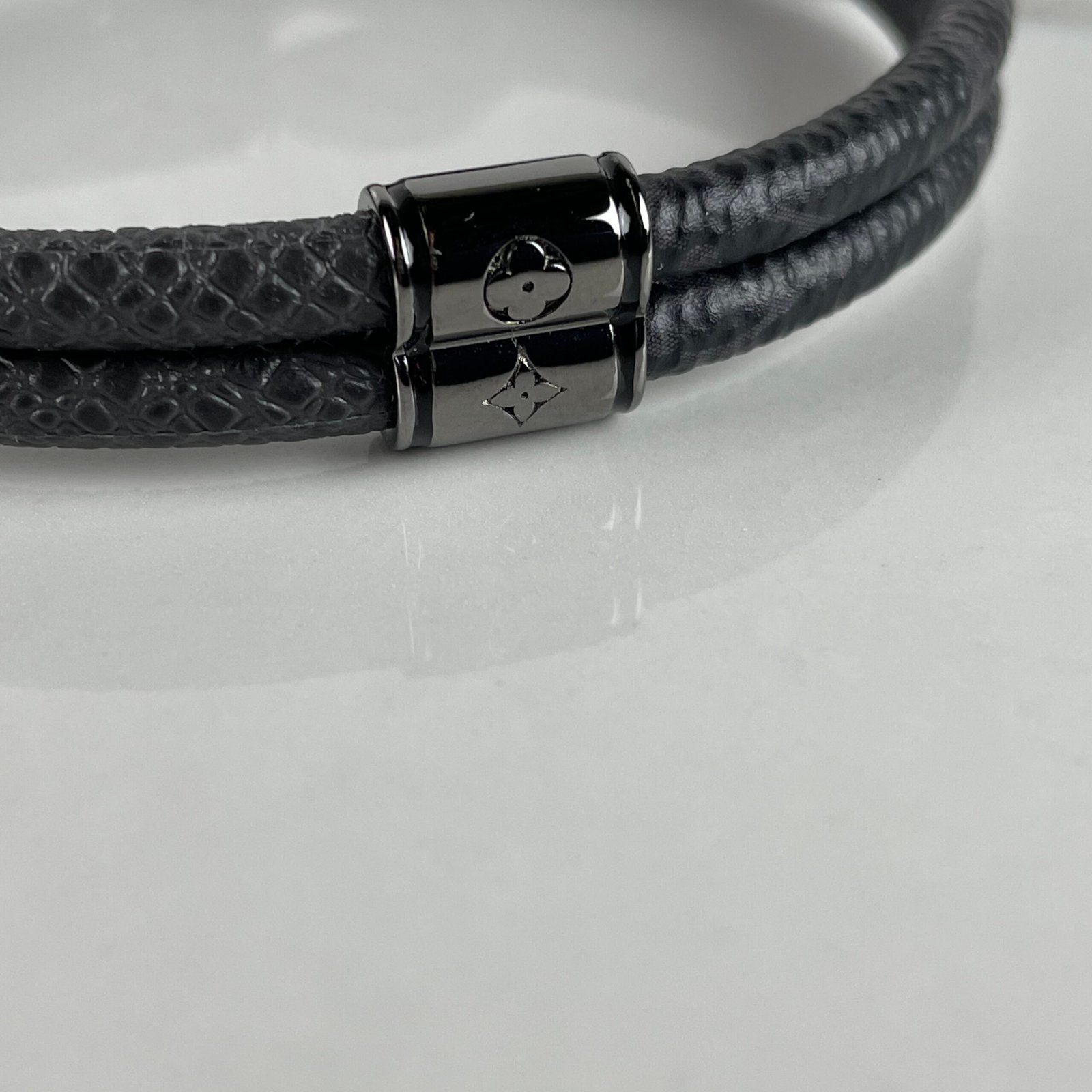 LOUIS VUITTON Bracelet Loop It – Image 6