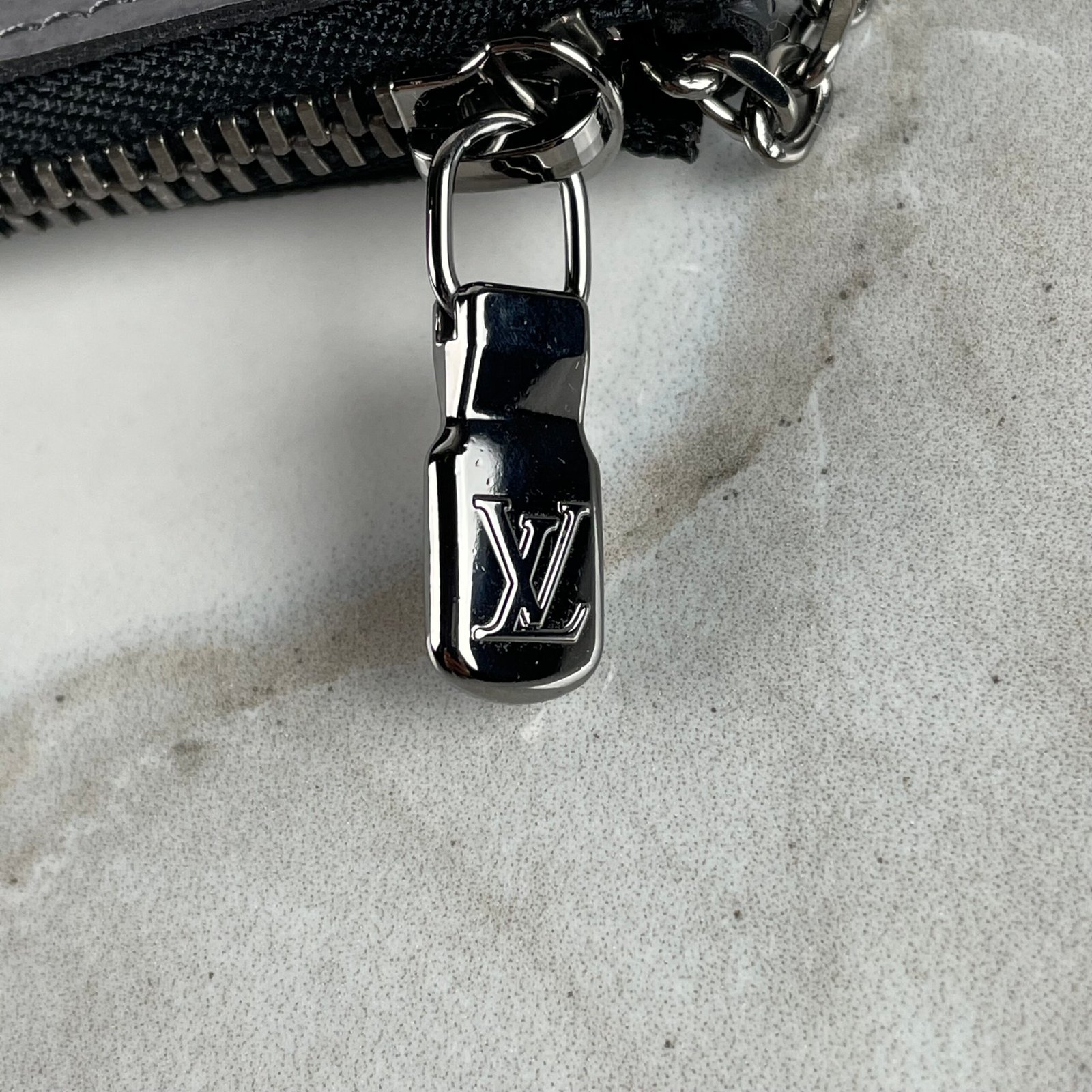 LOUIS VUITTON Pochette Clés – Image 9
