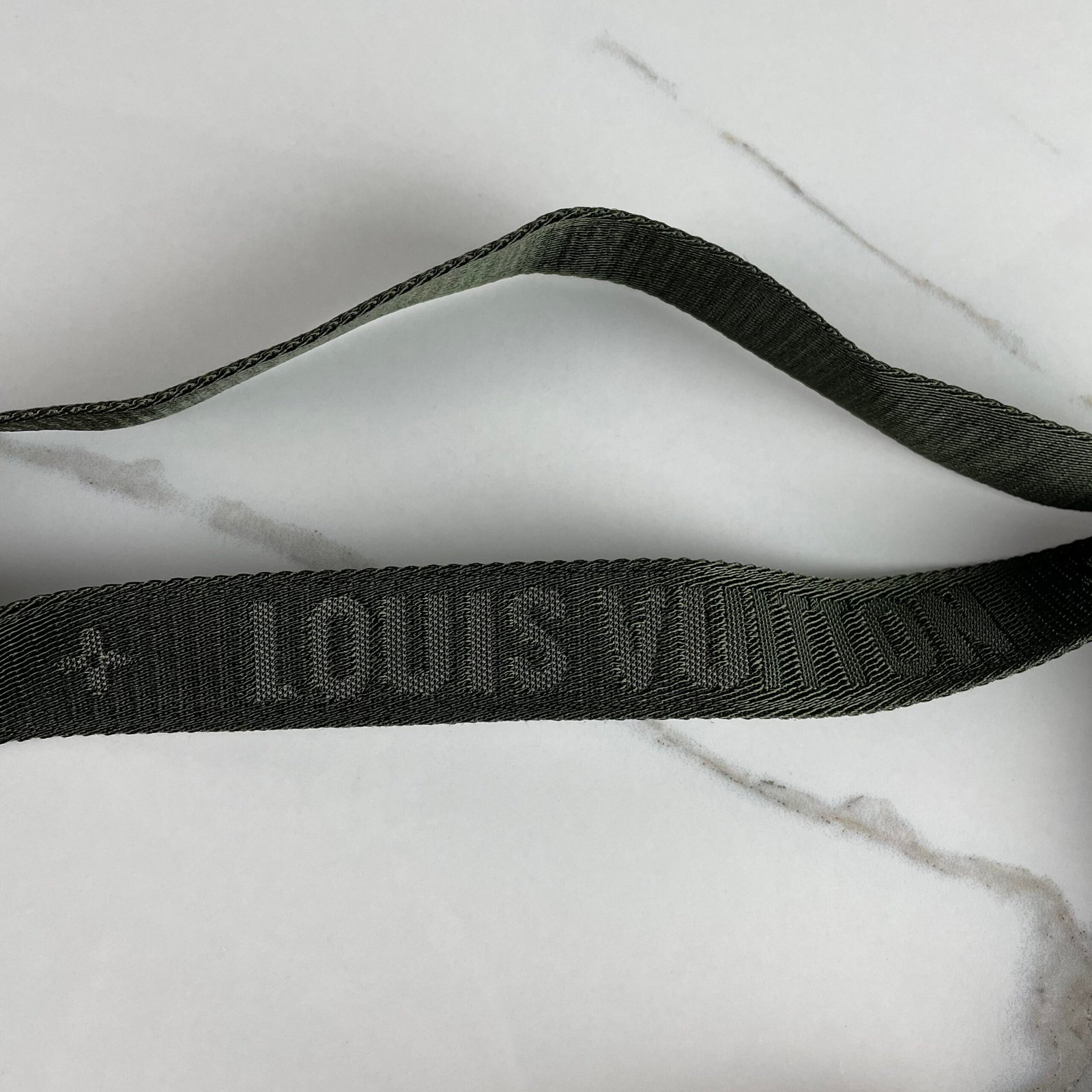 LOUIS VUITTON Porte-Clés Lanyard Multipochette – Image 16