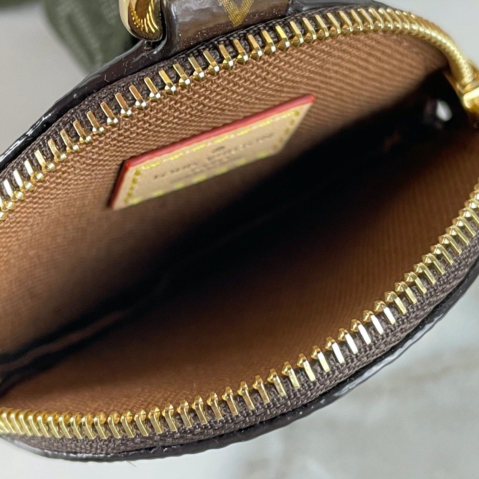 LOUIS VUITTON Porte-Clés Lanyard Multipochette – Image 9