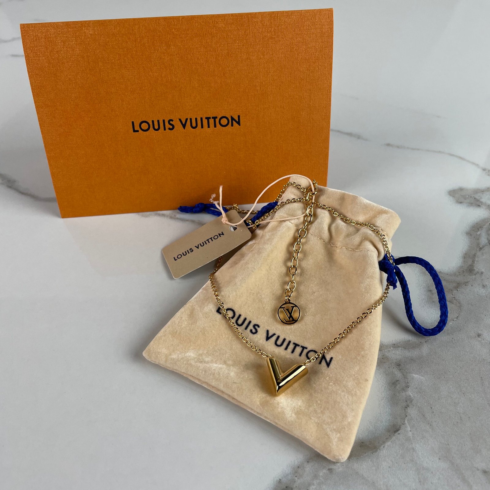 LOUIS VUITTON Collier Essential V – Image 2