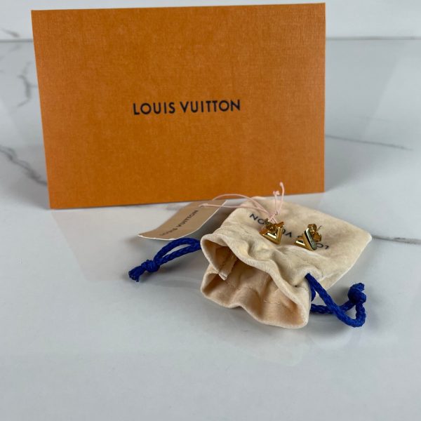 LOUIS VUITTON Essential V Stud Earrings – Image 2