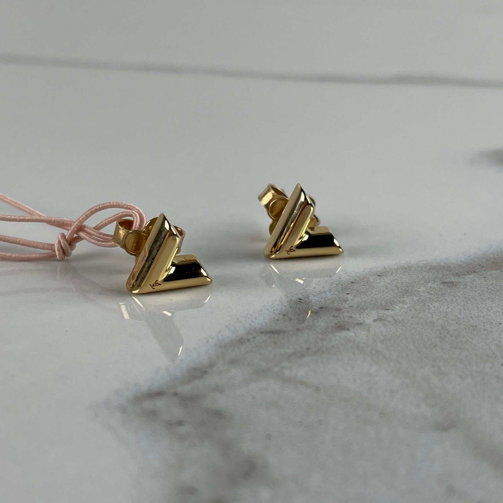 LOUIS VUITTON Essential V Stud Earrings – Image 3