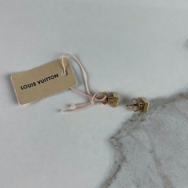 LOUIS VUITTON Essential V Stud Earrings – Image 7