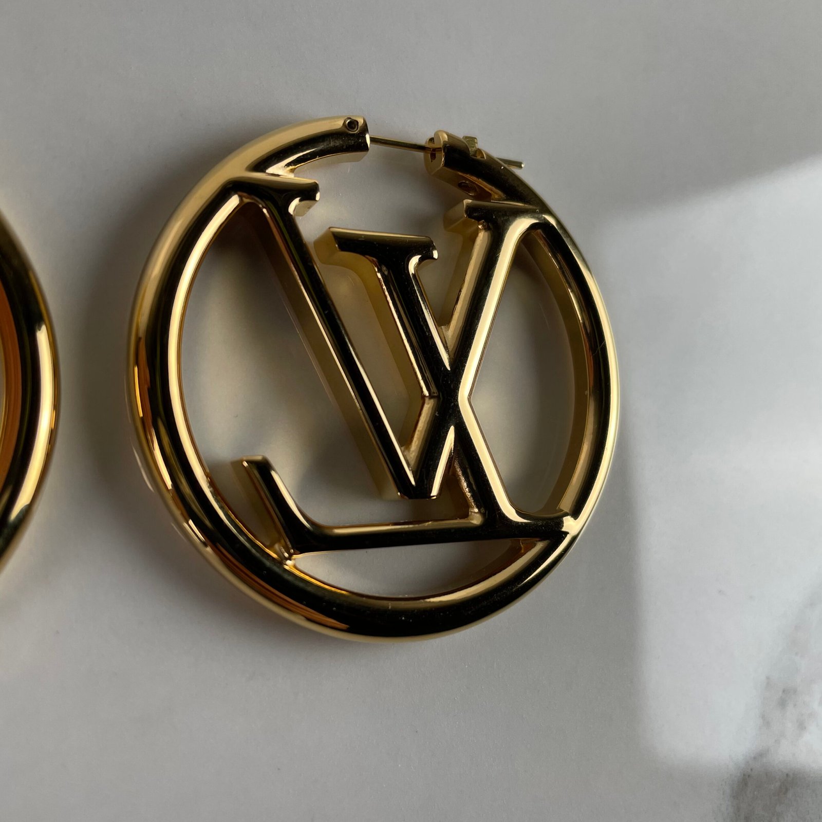 LOUIS VUITTON Louise Hoop Earrings – Image 6
