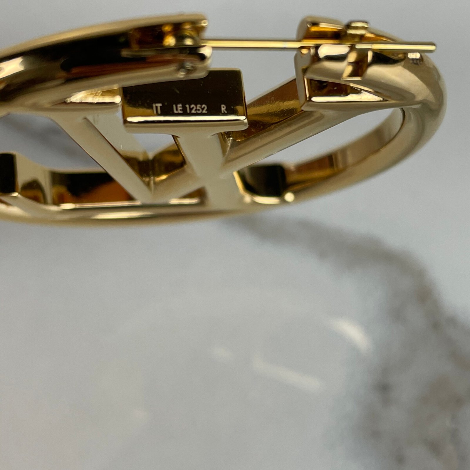 LOUIS VUITTON Louise Hoop Earrings – Image 10