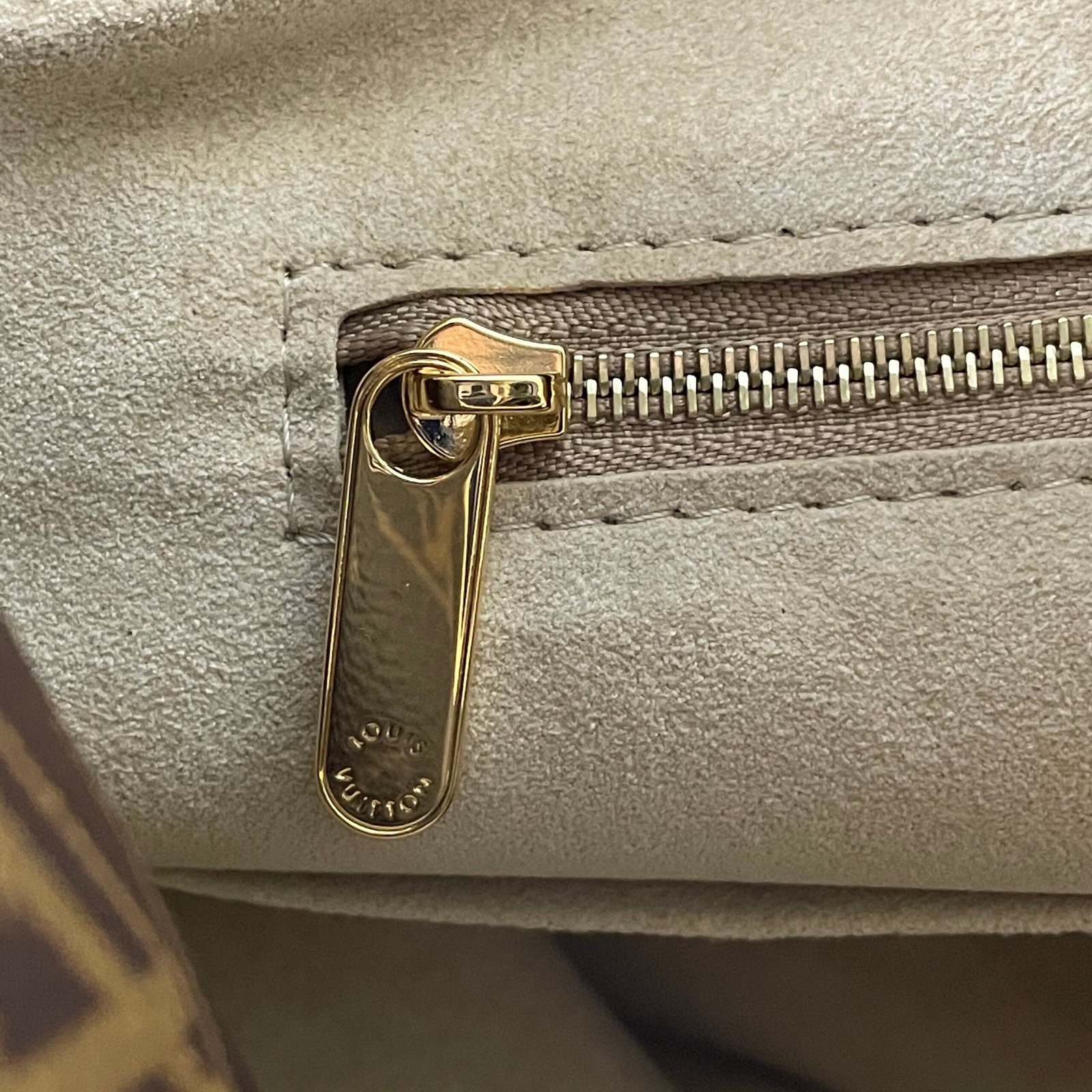 LOUIS VUITTON Artsy Bag MM – Image 15
